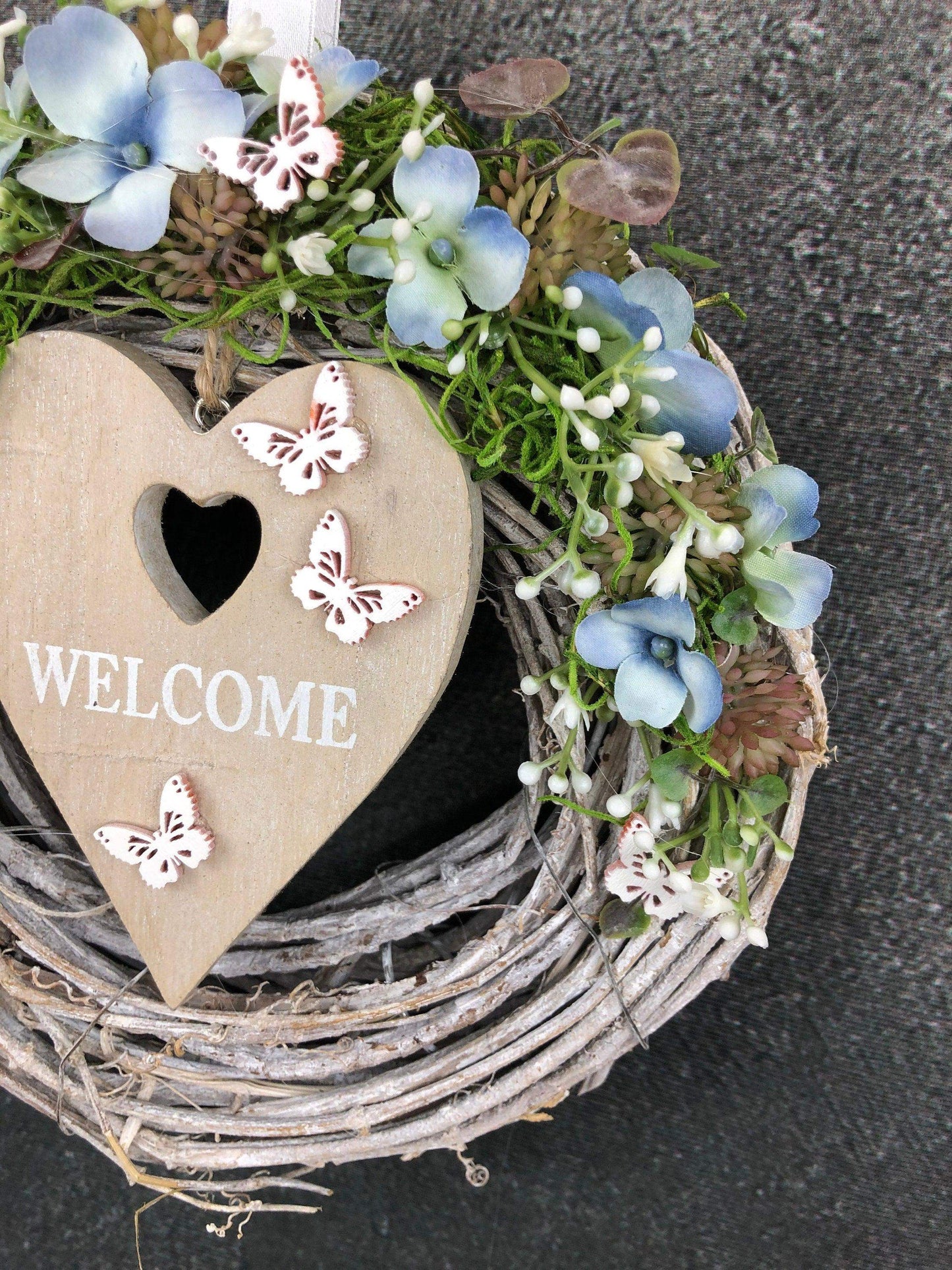Türkranz Türdeko Türschmuck Herz Welcome Modern ganzjährig Tür Schmuck Schmetterling Herbst – handgemacht aus Seiden- und Kunstblumen, langlebig & pflegeleicht von SarahsFlowerStudio