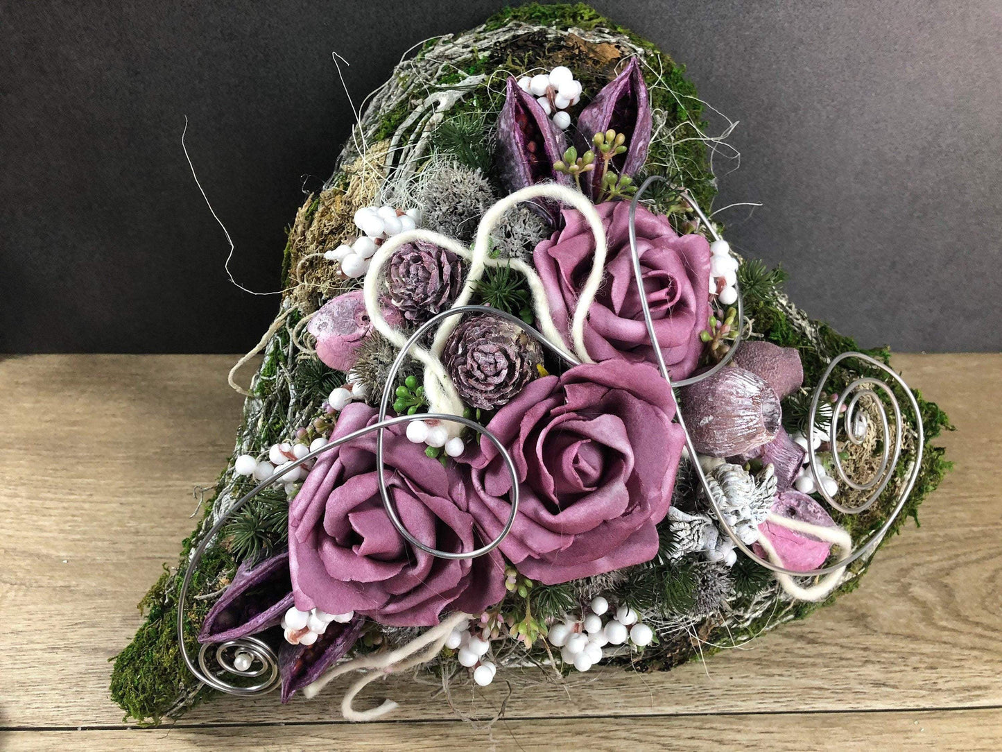 Grabgesteck Grabschmuck Herz 30cm Grabdekoration Grabschmuck Allerheiligen – handgemacht aus Seiden- und Kunstblumen, langlebig & pflegeleicht von SarahsFlowerStudio