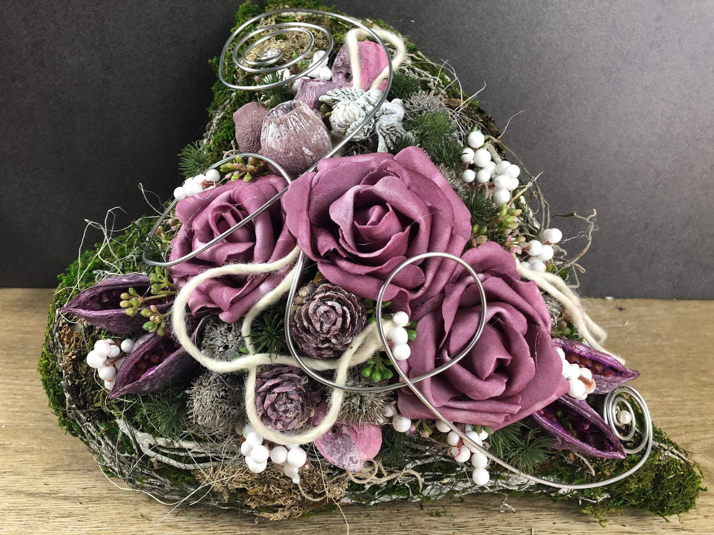 Grabgesteck Grabschmuck Herz 30cm Grabdekoration Grabschmuck Allerheiligen – handgemacht aus Seiden- und Kunstblumen, langlebig & pflegeleicht von SarahsFlowerStudio