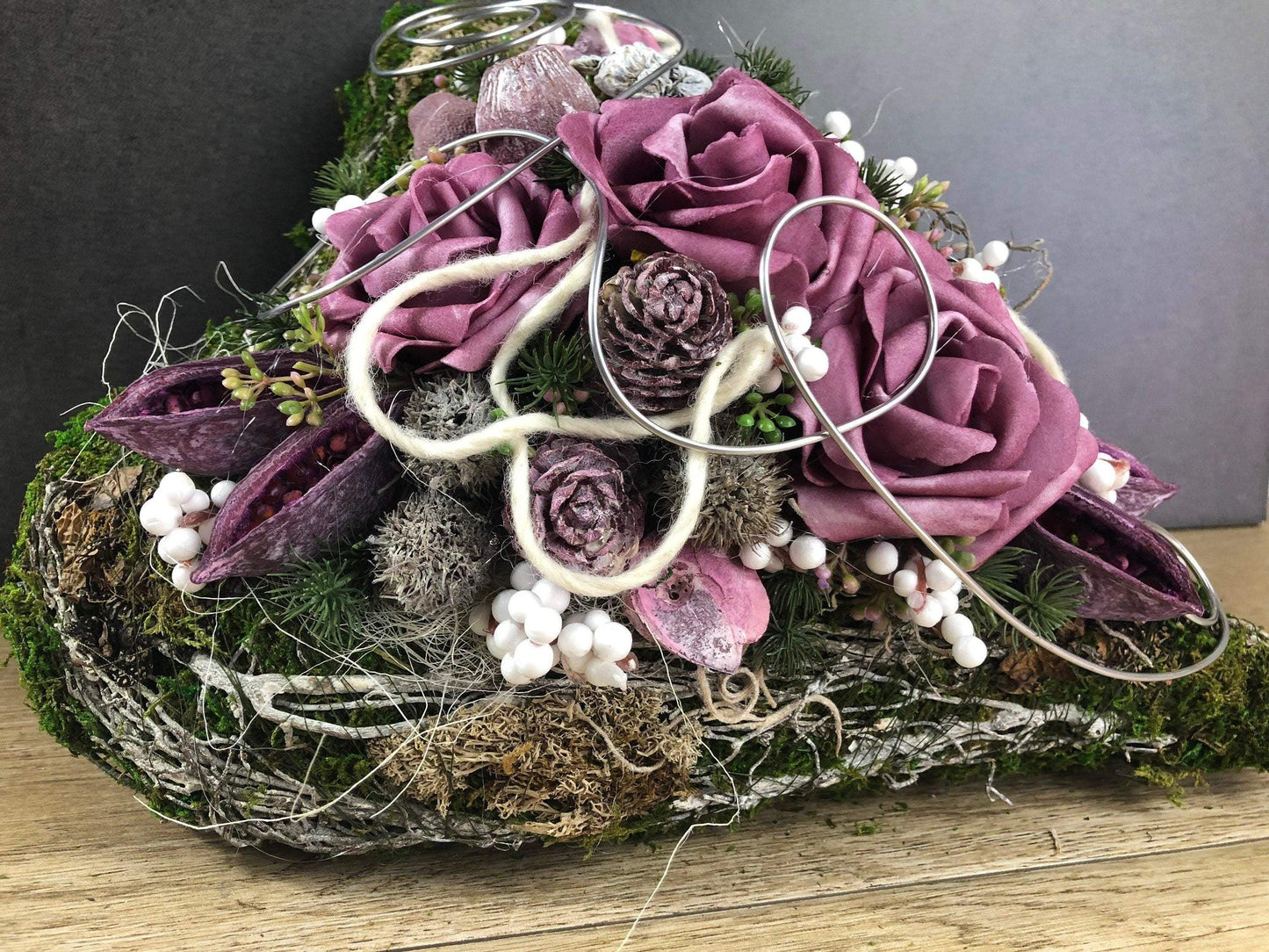 Grabgesteck Grabschmuck Herz 30cm Grabdekoration Grabschmuck Allerheiligen – handgemacht aus Seiden- und Kunstblumen, langlebig & pflegeleicht von SarahsFlowerStudio