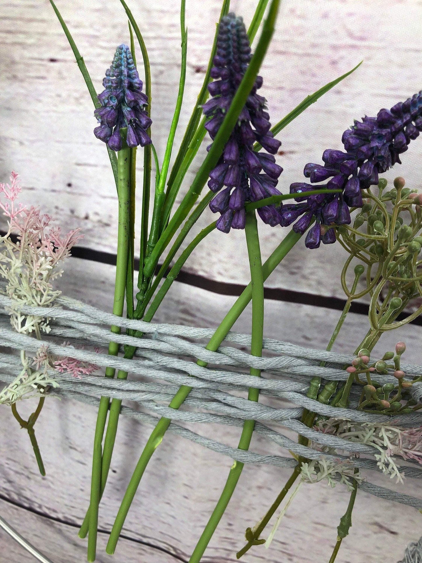 Türkranz Kranz Ring Hyazinthe Traubenhyazinthe Muskari Mohn Eukalyptus Seidenblumen Wandkranz Trockenblumen Natur natürlich Hoop Fensterdeko – handgemacht aus Seiden- und Kunstblumen, langlebig & pflegeleicht von SarahsFlowerStudio