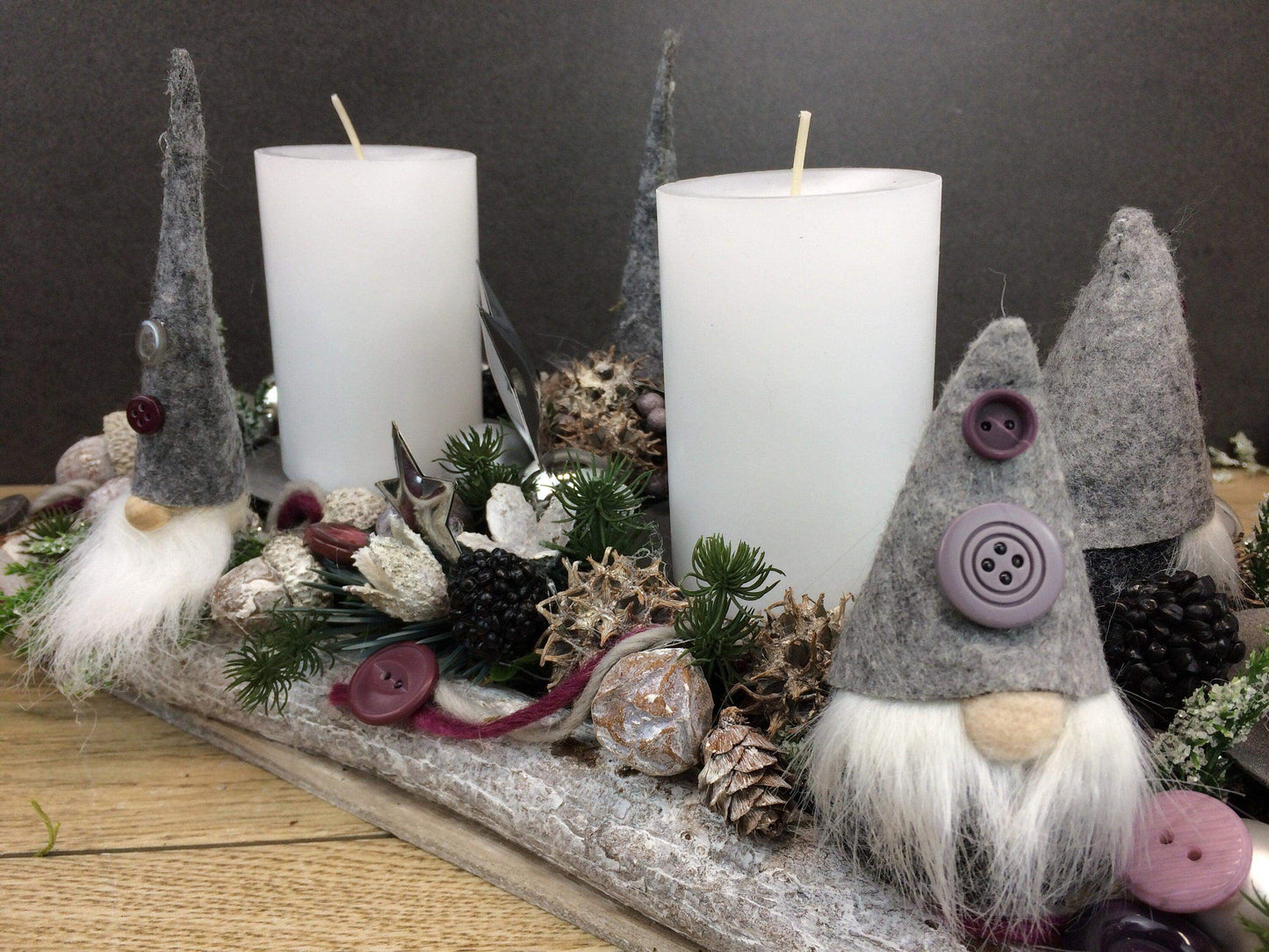 Adventskranz Adventskalender Wichtel Modern Länglich in zwei verschiedenen Größen L und XL – handgemacht aus Seiden- und Kunstblumen, langlebig & pflegeleicht von SarahsFlowerStudio
