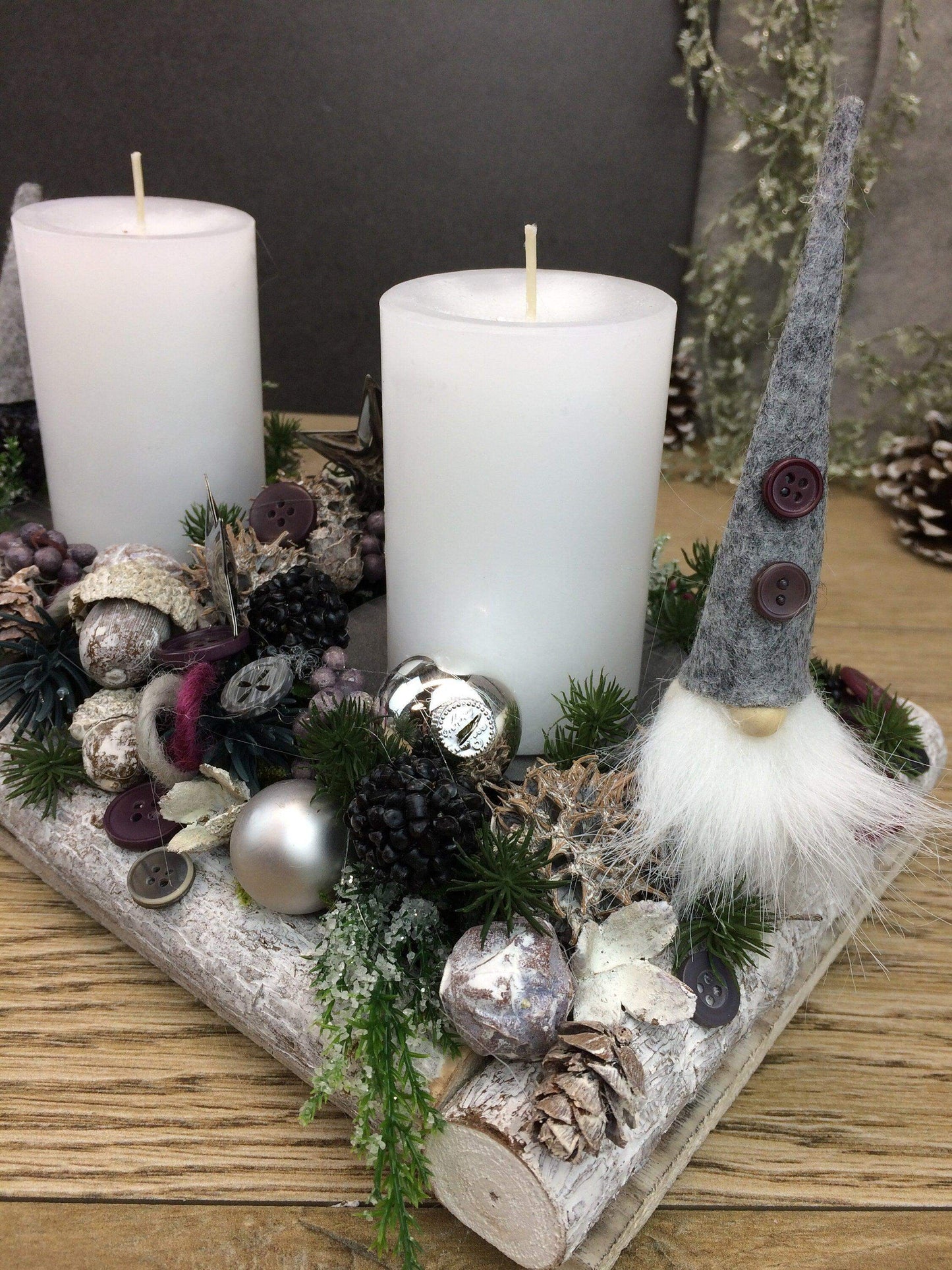 Adventskranz Adventskalender Wichtel Modern Länglich in zwei verschiedenen Größen L und XL – handgemacht aus Seiden- und Kunstblumen, langlebig & pflegeleicht von SarahsFlowerStudio