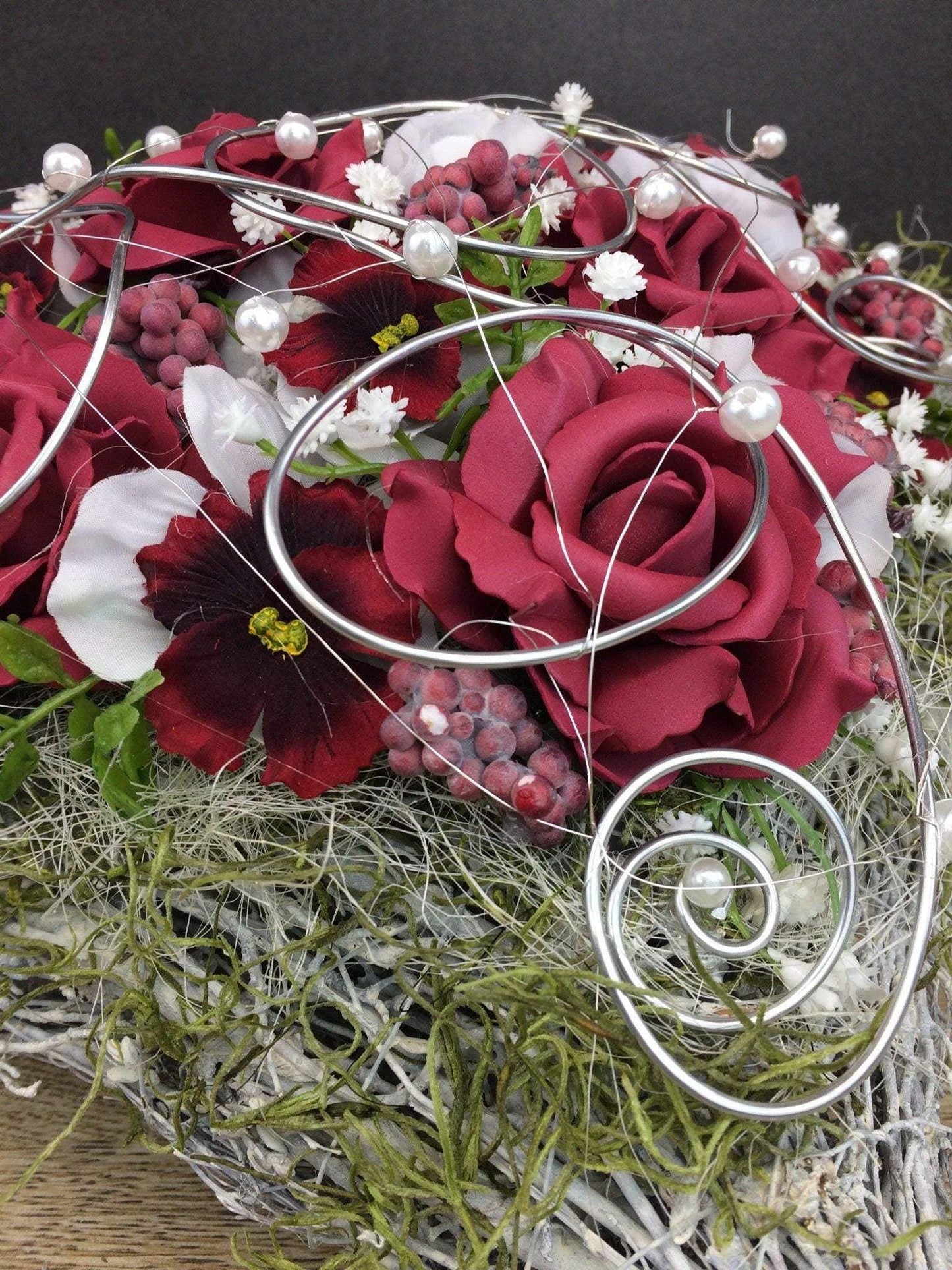 Grabgesteck Rosen Hortensien Grabschmuck Herz Farbwunsch Grabdeko Grabdekoration – handgemacht aus Seiden- und Kunstblumen, langlebig & pflegeleicht von SarahsFlowerStudio