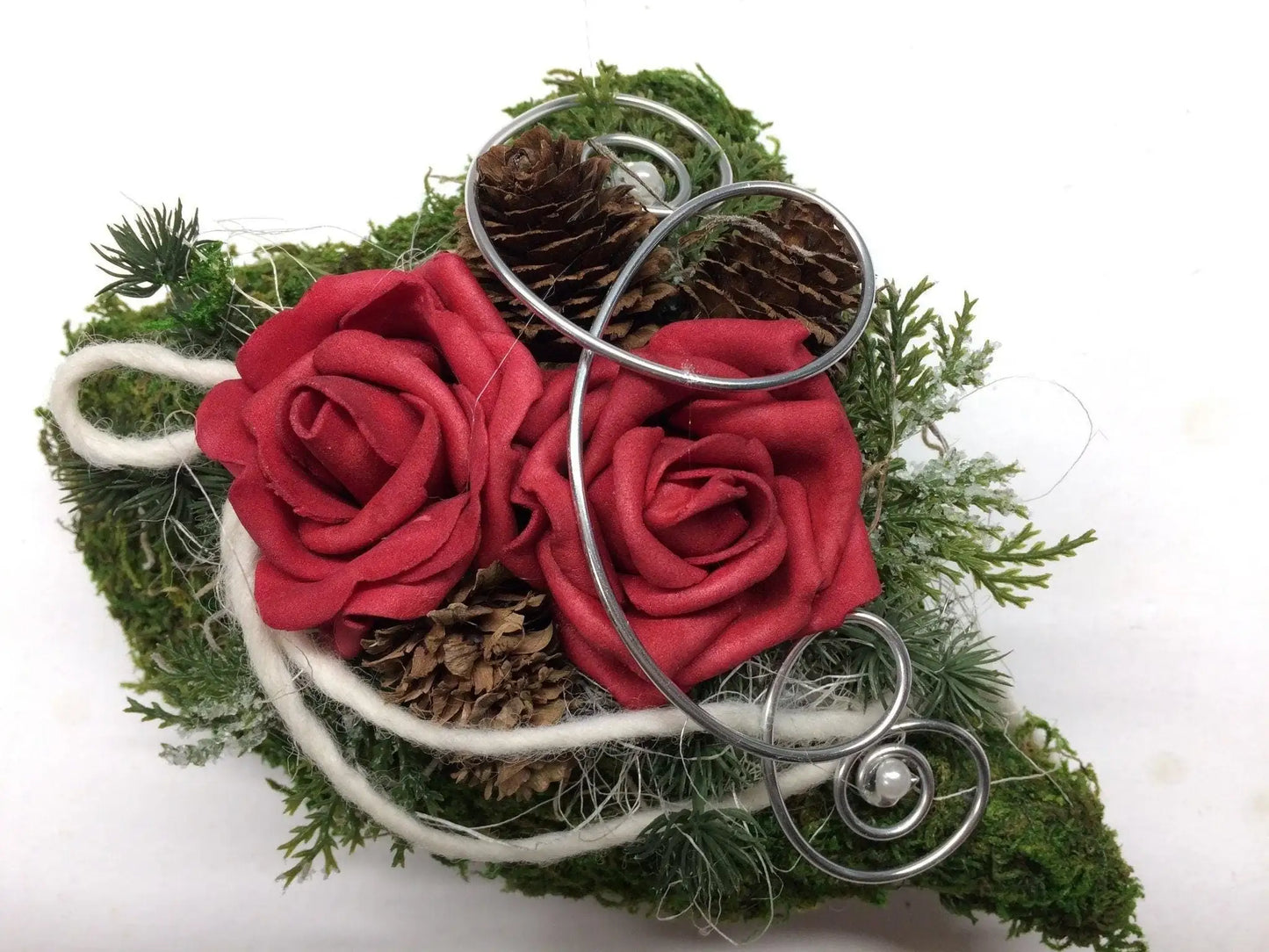 Grabgesteck Grabschmuck Allerheiligen Moosherz 20cm Grabdeko Grabdekoration – handgemacht aus Seiden- und Kunstblumen, langlebig & pflegeleicht von SarahsFlowerStudio