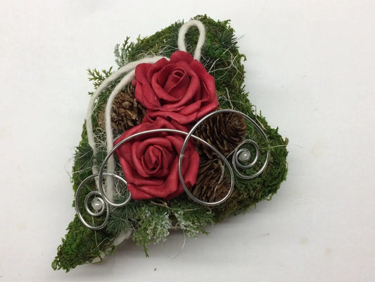 Seidenblumen Grabherz Rose auf Moos – Grabdekoration handgefertigt – Grabgesteck – SarahsFlowerStudio