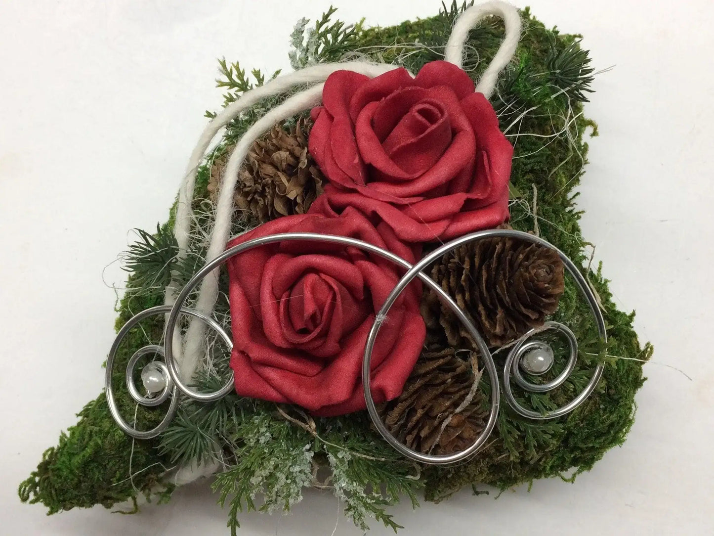 Grabgesteck Grabschmuck Allerheiligen Moosherz 20cm Grabdeko Grabdekoration – handgemacht aus Seiden- und Kunstblumen, langlebig & pflegeleicht von SarahsFlowerStudio