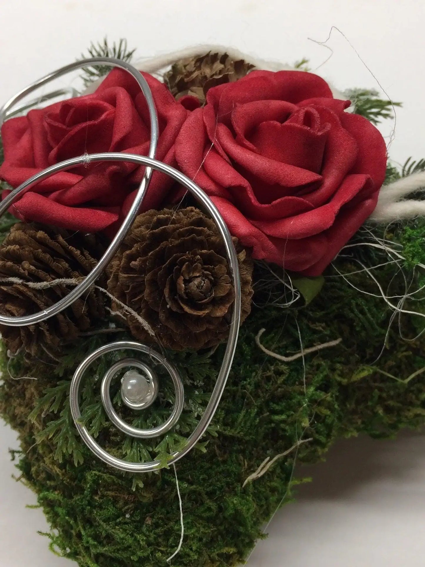 Grabgesteck Grabschmuck Allerheiligen Moosherz 20cm Grabdeko Grabdekoration – handgemacht aus Seiden- und Kunstblumen, langlebig & pflegeleicht von SarahsFlowerStudio