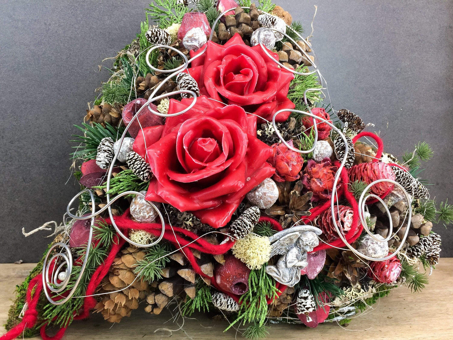 Grabgesteck Allerheiligen Wachsrosen Wachsrose Rose Grabschmuck Herz Grabdekoration – handgemacht aus Seiden- und Kunstblumen, langlebig & pflegeleicht von SarahsFlowerStudio