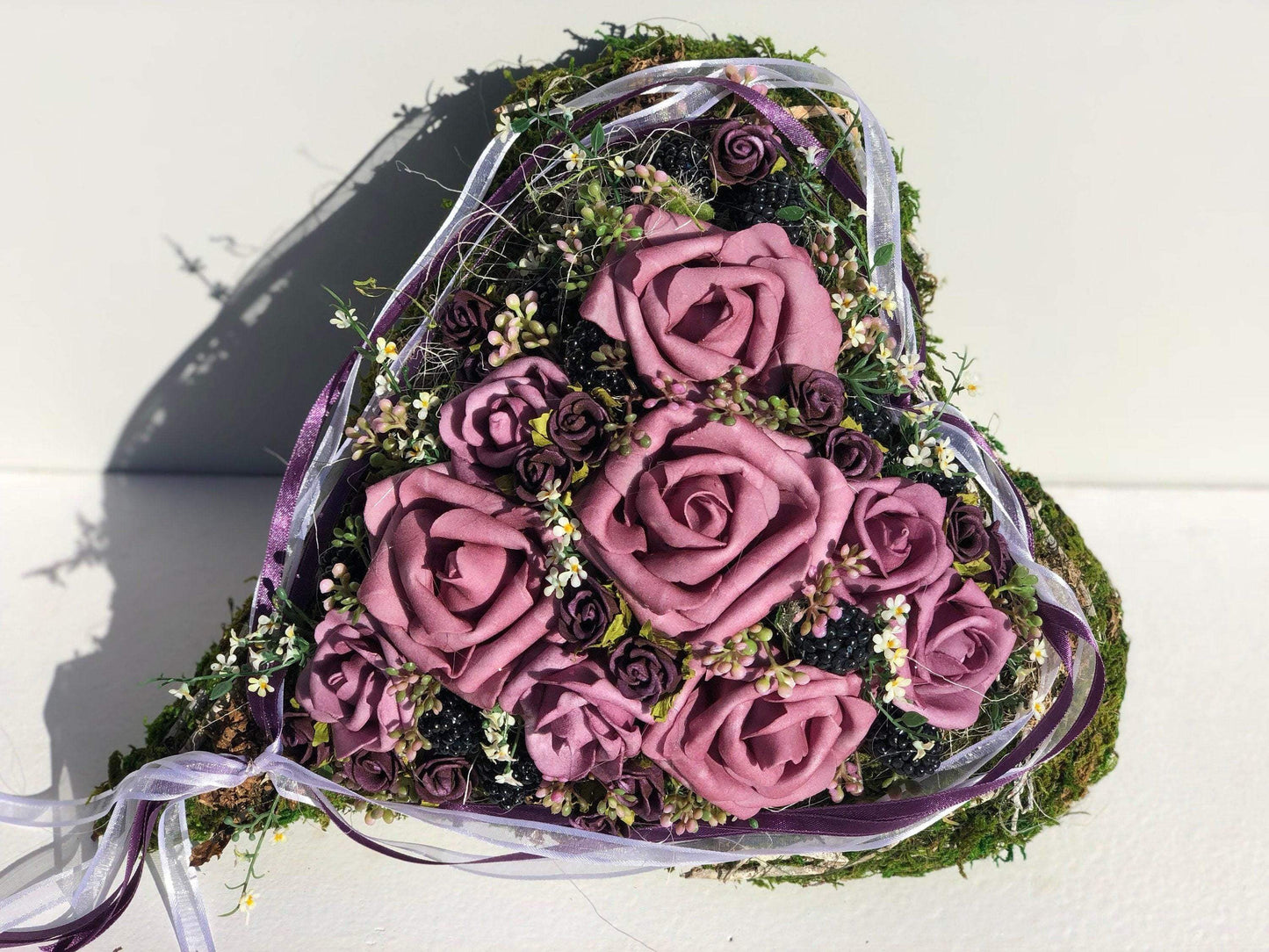 Grabgesteck Grabschmuck Herz 30cm Grabdekoration Grabschmuck Allerheiligen – handgemacht aus Seiden- und Kunstblumen, langlebig & pflegeleicht von SarahsFlowerStudio