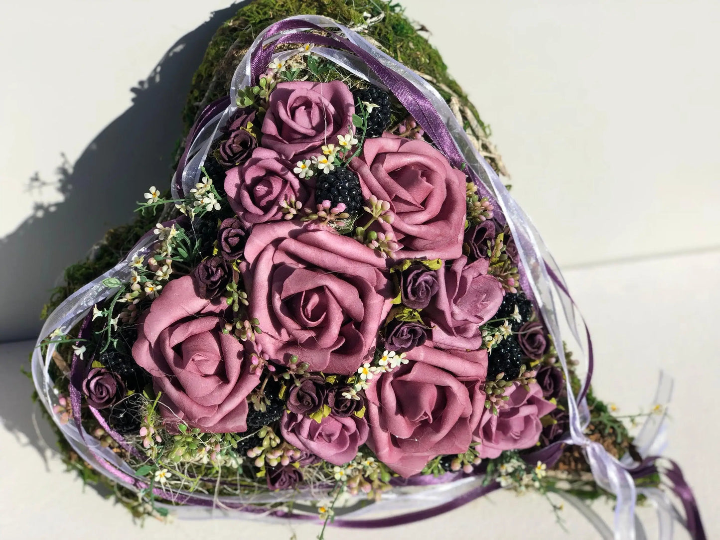 Grabgesteck Grabschmuck Herz 30cm Grabdekoration Grabschmuck Allerheiligen – handgemacht aus Seiden- und Kunstblumen, langlebig & pflegeleicht von SarahsFlowerStudio