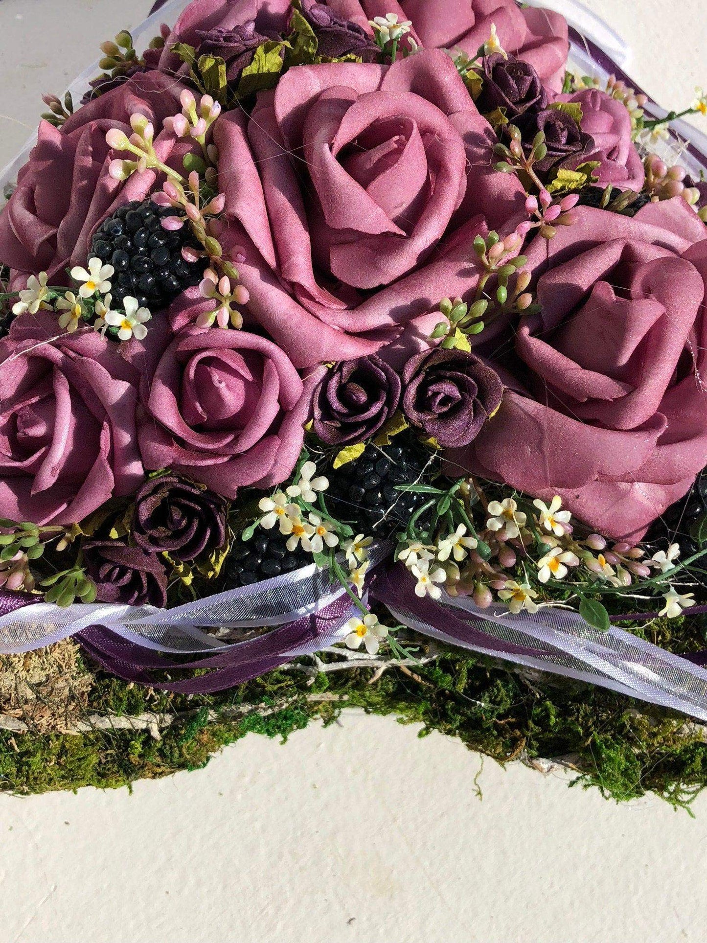 Grabgesteck Grabschmuck Herz 30cm Grabdekoration Grabschmuck Allerheiligen – handgemacht aus Seiden- und Kunstblumen, langlebig & pflegeleicht von SarahsFlowerStudio