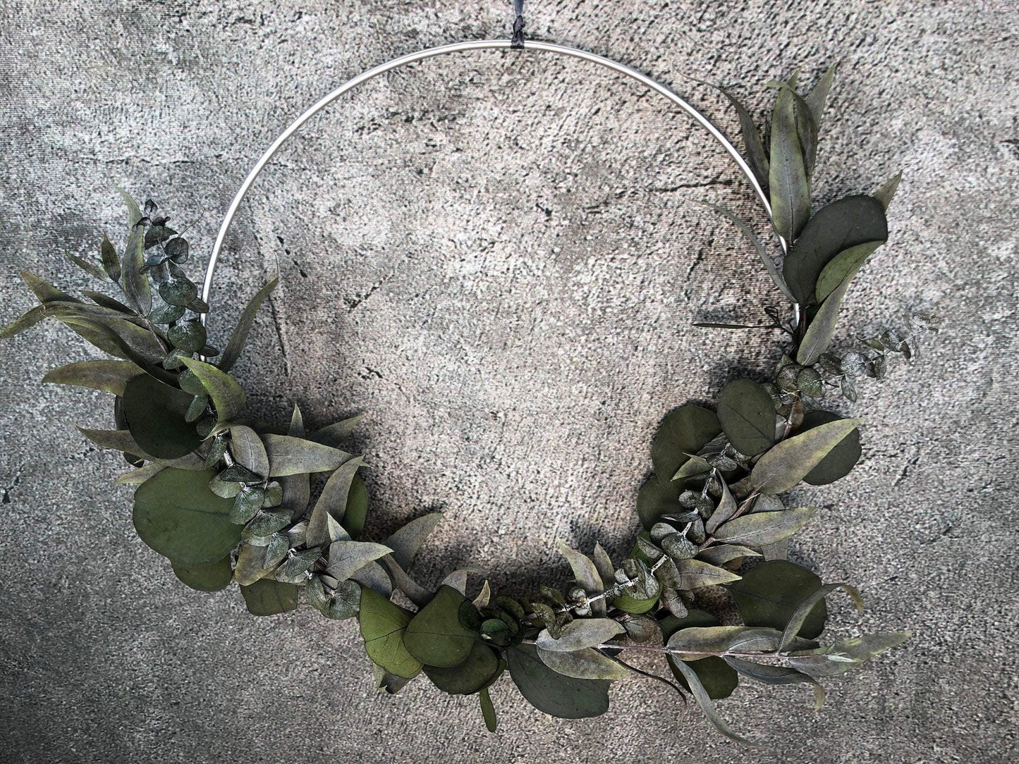 Türkranz Kranz Ring Eukalyptus Wandkranz Fensterdeko Trockenblumen Natur natürlich Hoop Herbst Herbstlich Eukalyptusblätter Eukalyptus Mix – handgemacht aus Seiden- und Kunstblumen, langlebig & pflegeleicht von SarahsFlowerStudio
