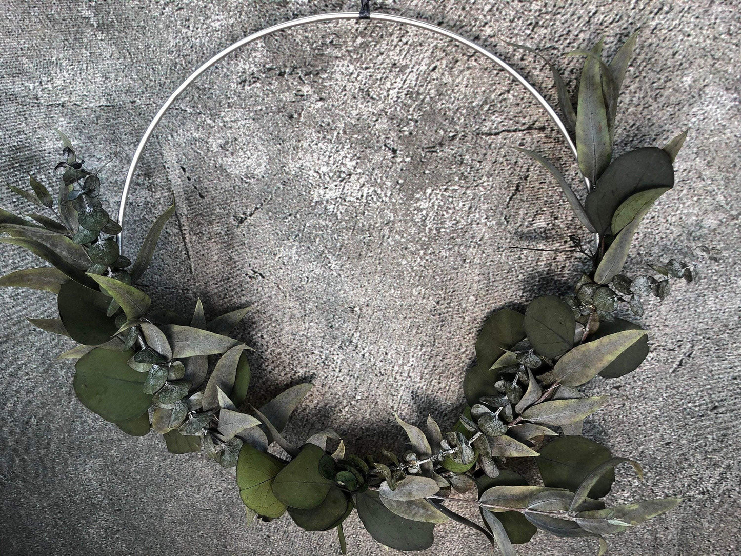 Türkranz Kranz Ring Eukalyptus Wandkranz Fensterdeko Trockenblumen Natur natürlich Hoop Herbst Herbstlich Eukalyptusblätter Eukalyptus Mix – handgemacht aus Seiden- und Kunstblumen, langlebig & pflegeleicht von SarahsFlowerStudio