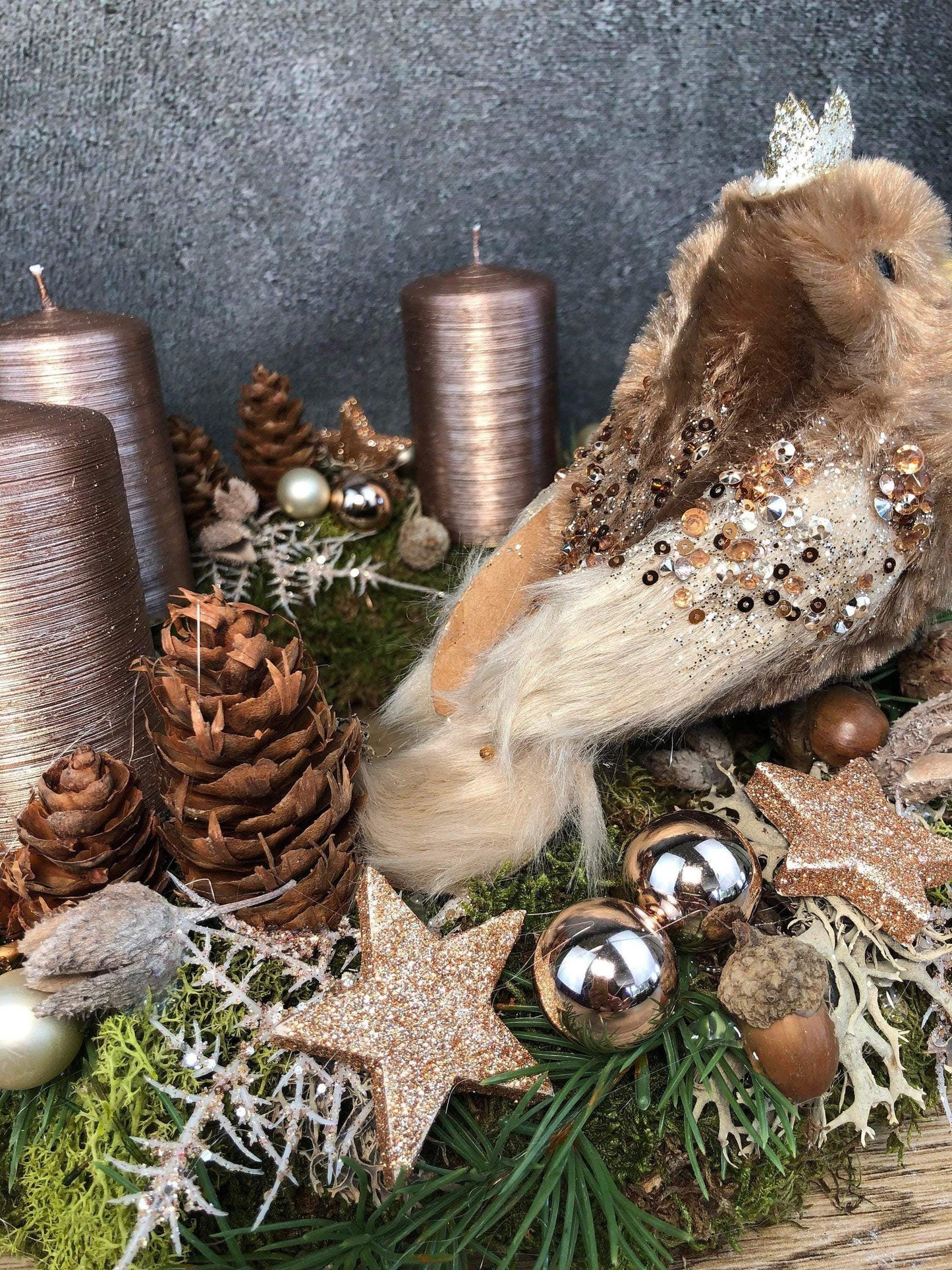 Adventskranz Adventskalender Vogel Zapfen Moos Sterne Kerzen Tanne Zweige Modern Natürlich Getrocknet Künstlich Haltbar – handgemacht aus Seiden- und Kunstblumen, langlebig & pflegeleicht von SarahsFlowerStudio