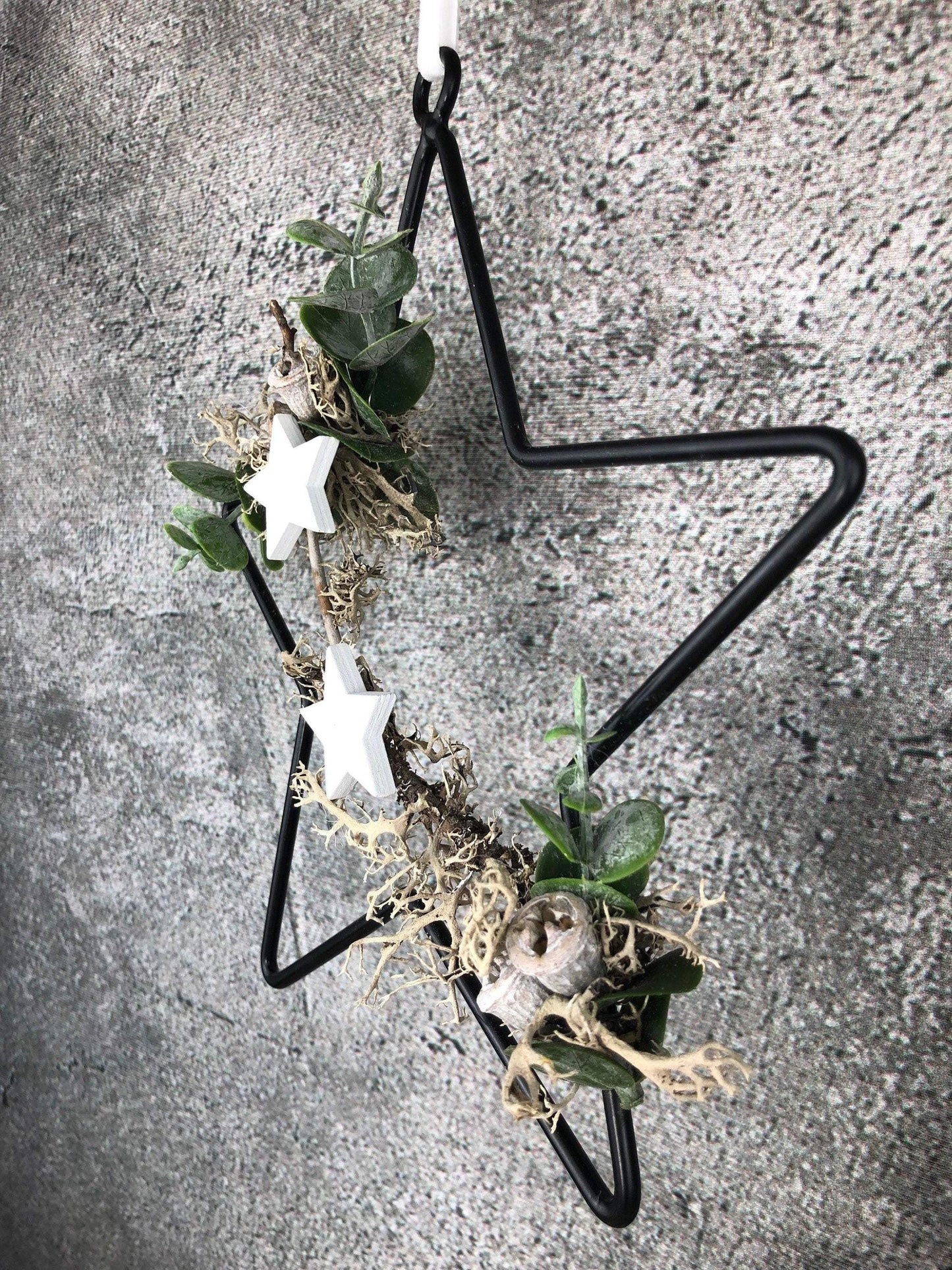 Stern Fensterdeko Türkranz Advent Modern Ring Fenster Fensterschmuck Deko Weihnachten Wandschmuck – handgemacht aus Seiden- und Kunstblumen, langlebig & pflegeleicht von SarahsFlowerStudio
