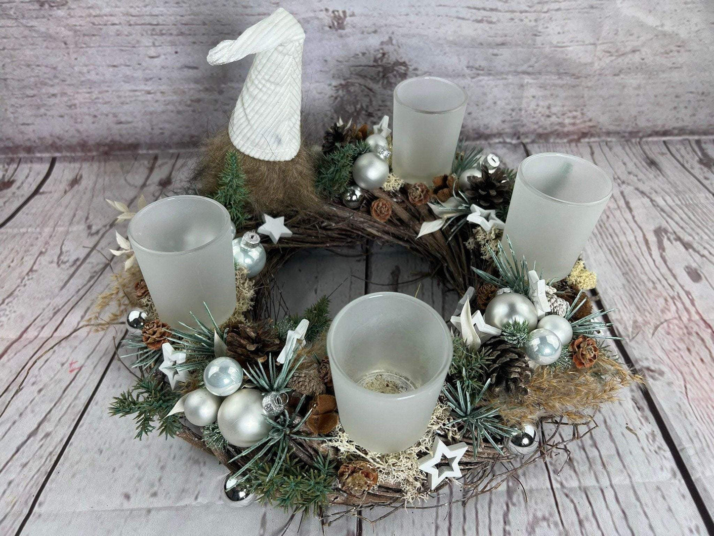 Adventskranz Gläser Wichtel Samt Kugel Sterne Draht Tanne Haltbar Künstlich – handgemacht aus Seiden- und Kunstblumen, langlebig & pflegeleicht von SarahsFlowerStudio