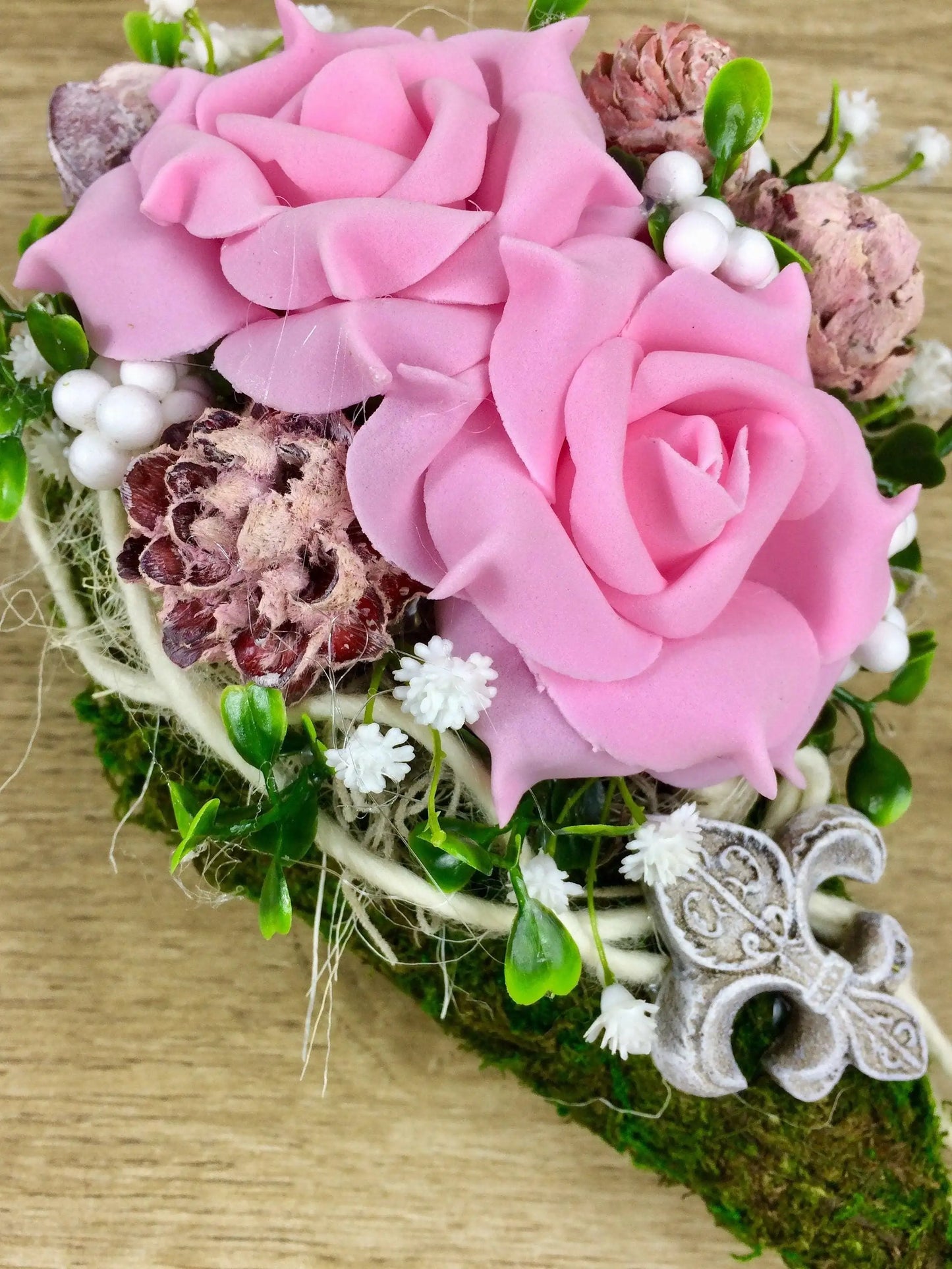 Grabgesteck Grabschmuck Gesteck Herz Moosherz 21x16cm Grabdeko Grabdekoration – handgemacht aus Seiden- und Kunstblumen, langlebig & pflegeleicht von SarahsFlowerStudio