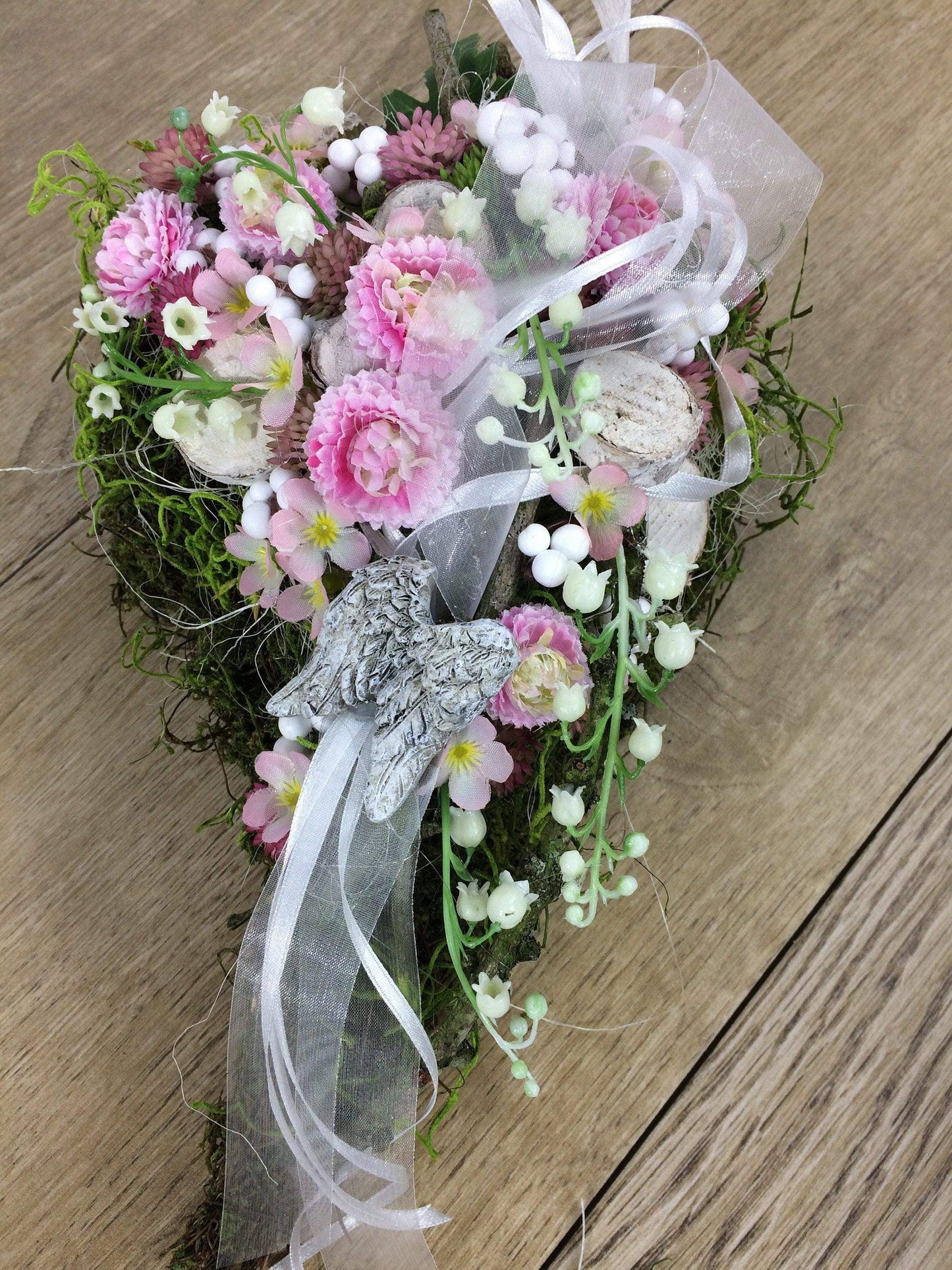 Grabgesteck Grabschmuck Gesteck Herz Moosherz Grabdeko Grabdekoration – handgemacht aus Seiden- und Kunstblumen, langlebig & pflegeleicht von SarahsFlowerStudio