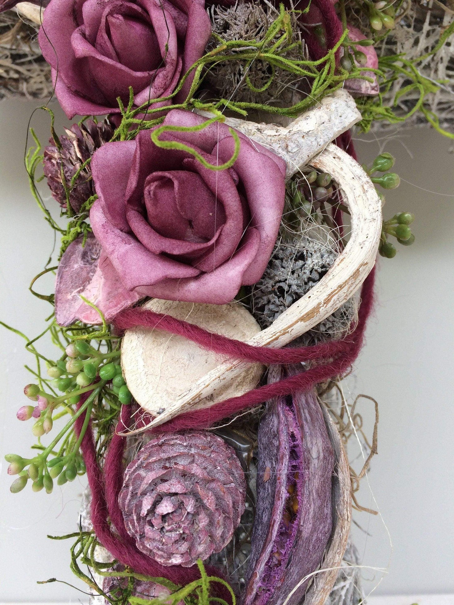 Grabschmuck Grabgesteck Gesteck Grab Allerheiligen Reebkreuz Kreuz Rose Grave Arrangument grave flowers longlasting Grabdeko Grabdekoration – handgemacht aus Seiden- und Kunstblumen, langlebig & pflegeleicht von SarahsFlowerStudio