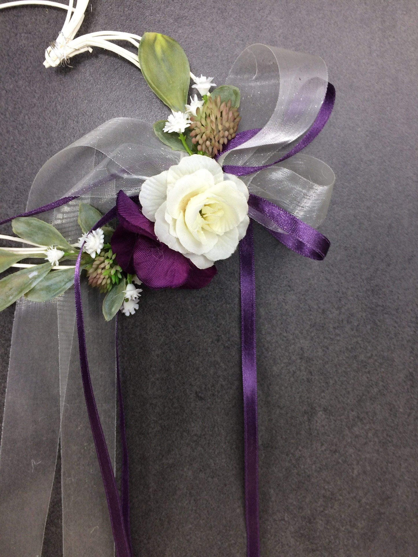 Autoschleife XXL für Seitenspiegel Kirchenbank Wunschfarbe große Schleife Dekoration Blumenschmuck Herz – handgemacht aus Seiden- und Kunstblumen, langlebig & pflegeleicht von SarahsFlowerStudio