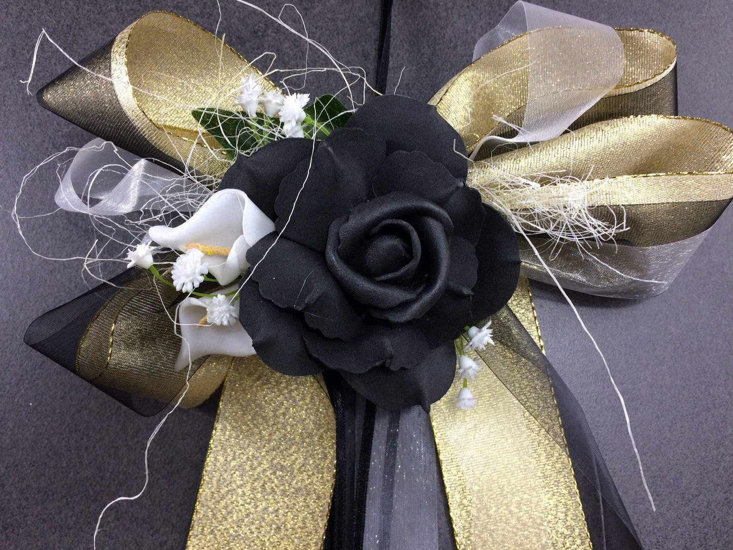 2 Autoschleifen für Seitenspiegel Kirchenbank in Wunschfarbe große Schleife Dekoration Rose – handgemacht aus Seiden- und Kunstblumen, langlebig & pflegeleicht von SarahsFlowerStudio