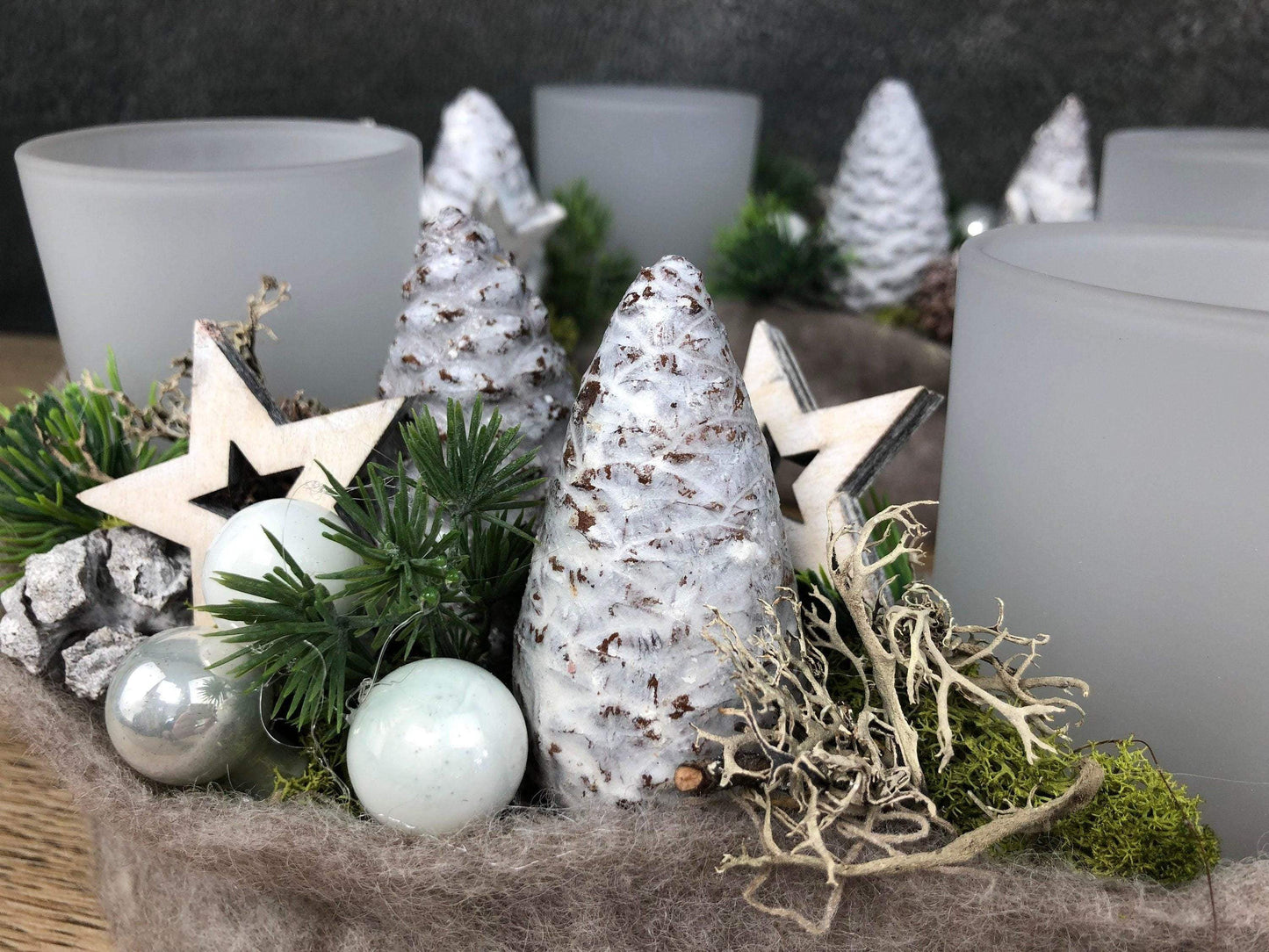 Adventskranz Adventskalender Wachs Zapfen Gläser Maxi Sterne Filz Moos mehrjährig groß rund – handgemacht aus Seiden- und Kunstblumen, langlebig & pflegeleicht von SarahsFlowerStudio