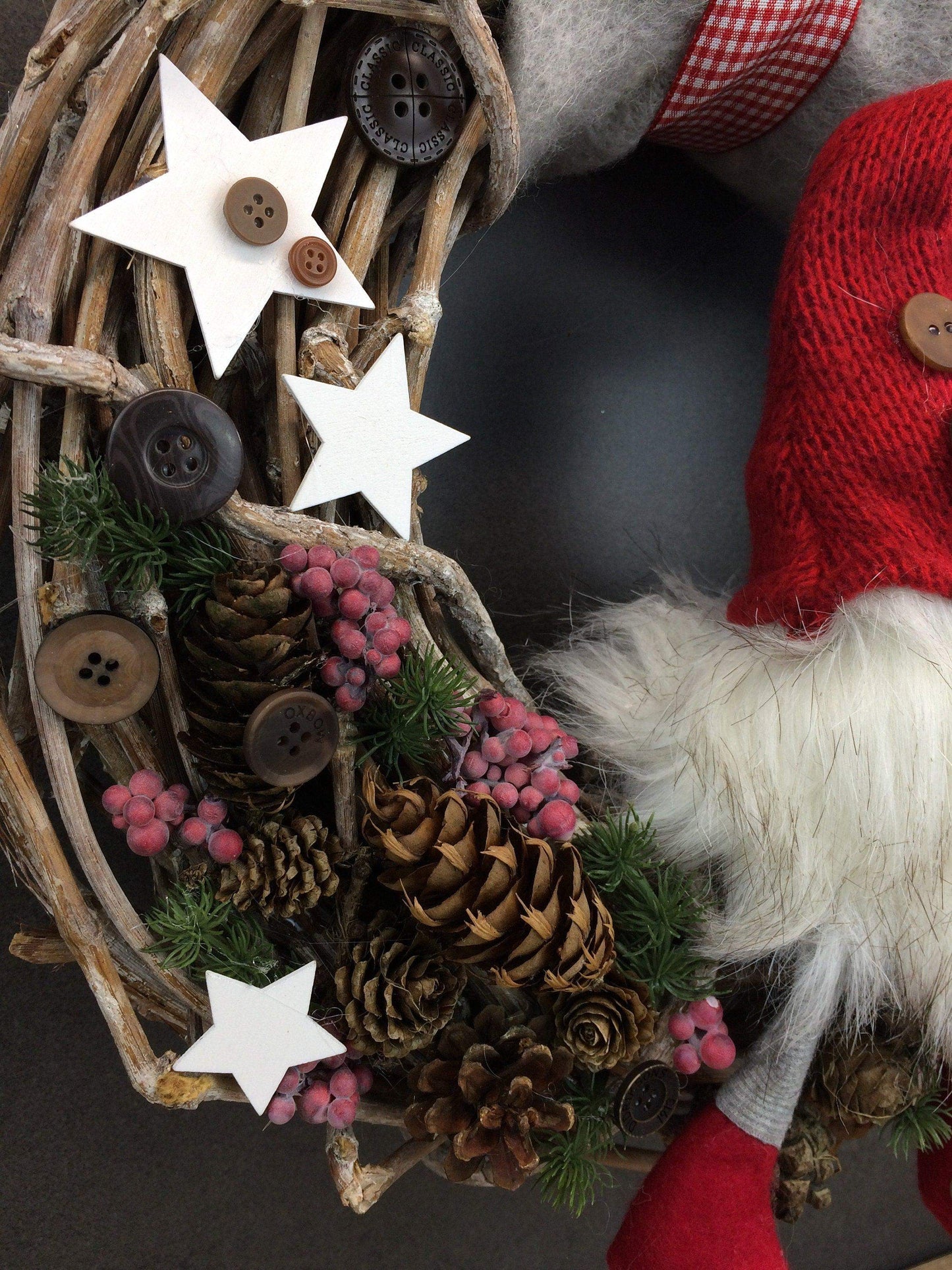 Advent Türkranz Türdeko Türschmuck Weihnachten Weidenkranz Wichtel – handgemacht aus Seiden- und Kunstblumen, langlebig & pflegeleicht von SarahsFlowerStudio