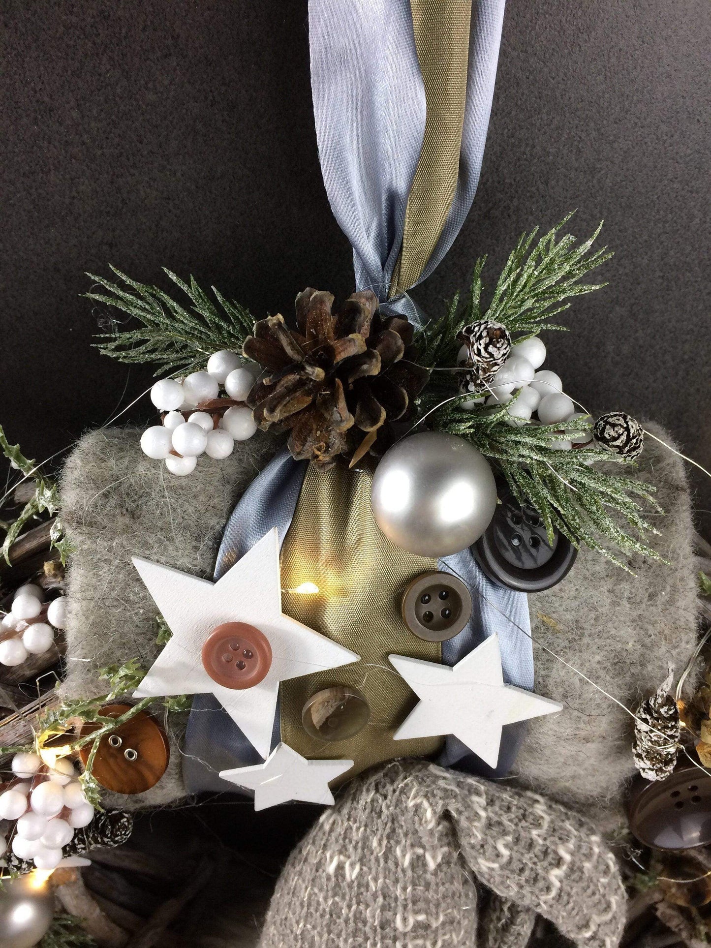 Advent 45cm Türkranz mit 20er LED Türdeko Türschmuck Weihnachten Weidenkranz Wichtel – handgemacht aus Seiden- und Kunstblumen, langlebig & pflegeleicht von SarahsFlowerStudio