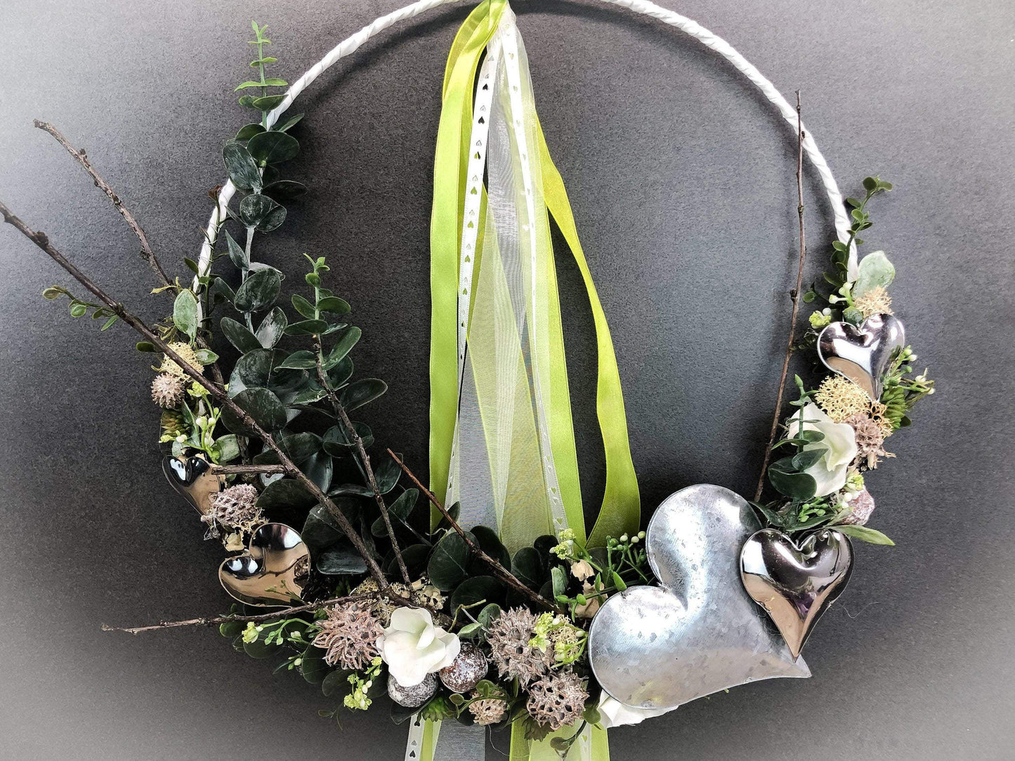 Türkranz ganzjährig Modern Türdeko Tür Schmuck Wunschgröße ganzjährig Muttertag Valentinstag Herz Boho Skelettblätter Band Filz Spitzenband – handgemacht aus Seiden- und Kunstblumen, langlebig & pflegeleicht von SarahsFlowerStudio