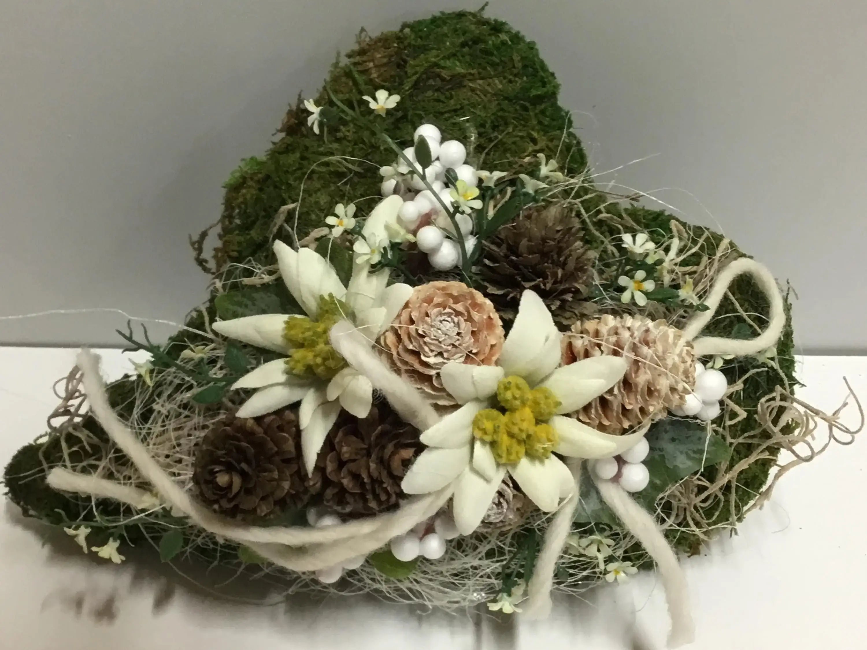 Urnengesteck Grabgesteck Herz Edelweiß Seidenblumen langlebig