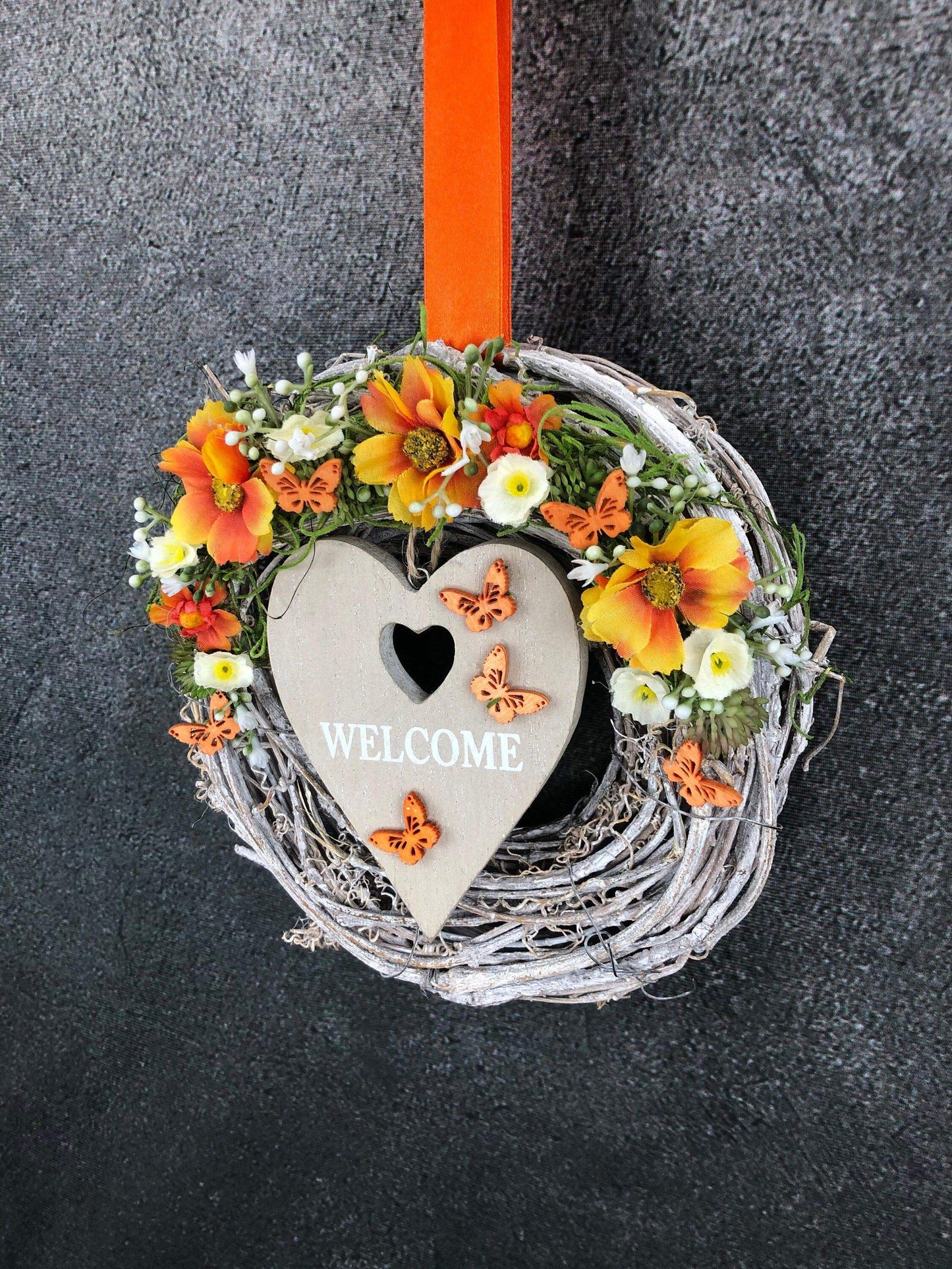 Türkranz Türdeko Türschmuck Herz Welcome Modern ganzjährig Tür Schmuck Schmetterling Herbst – handgemacht aus Seiden- und Kunstblumen, langlebig & pflegeleicht von SarahsFlowerStudio