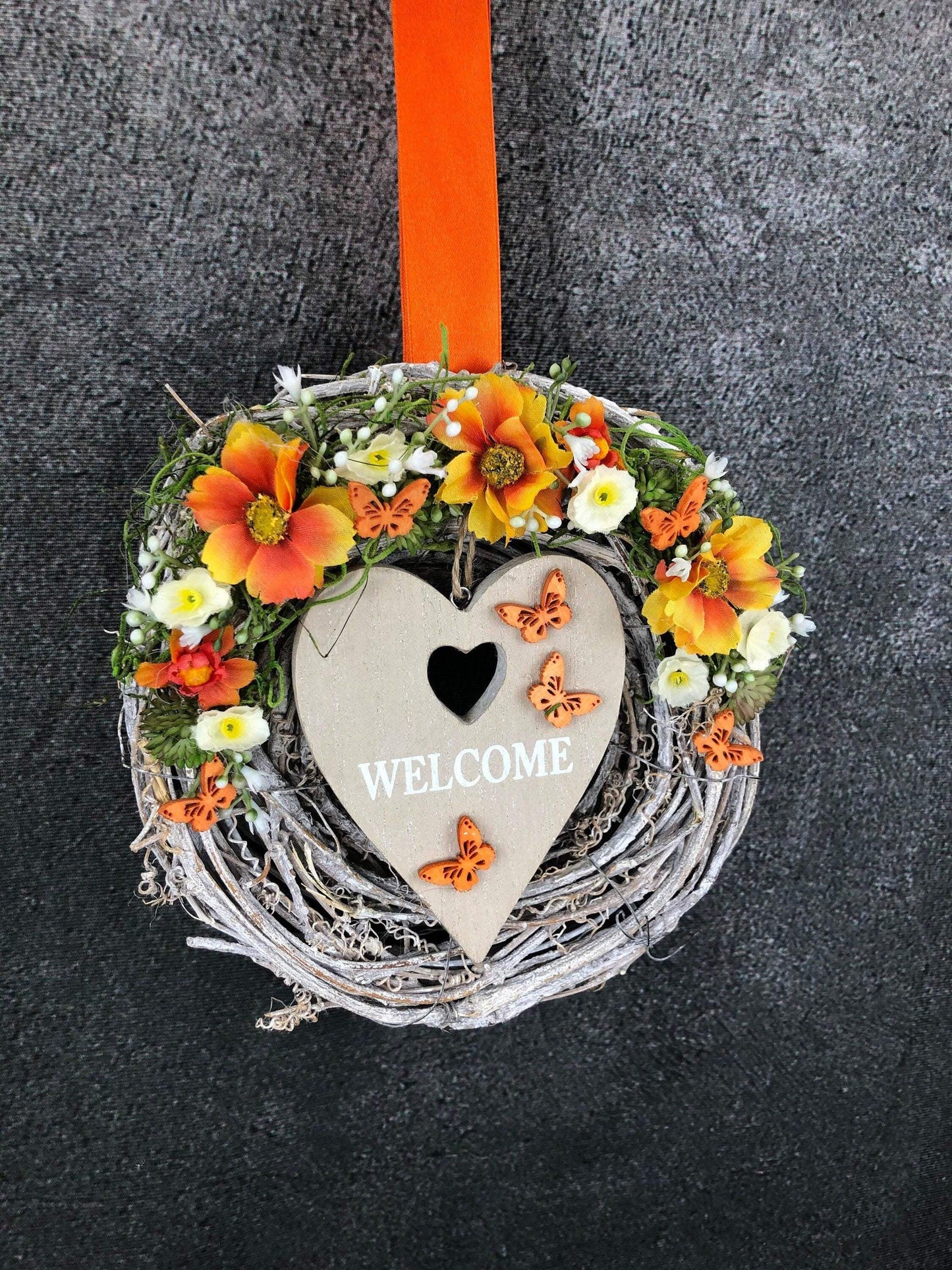 Türkranz Türdeko Türschmuck Herz Welcome Modern ganzjährig Tür Schmuck Schmetterling Herbst – handgemacht aus Seiden- und Kunstblumen, langlebig & pflegeleicht von SarahsFlowerStudio