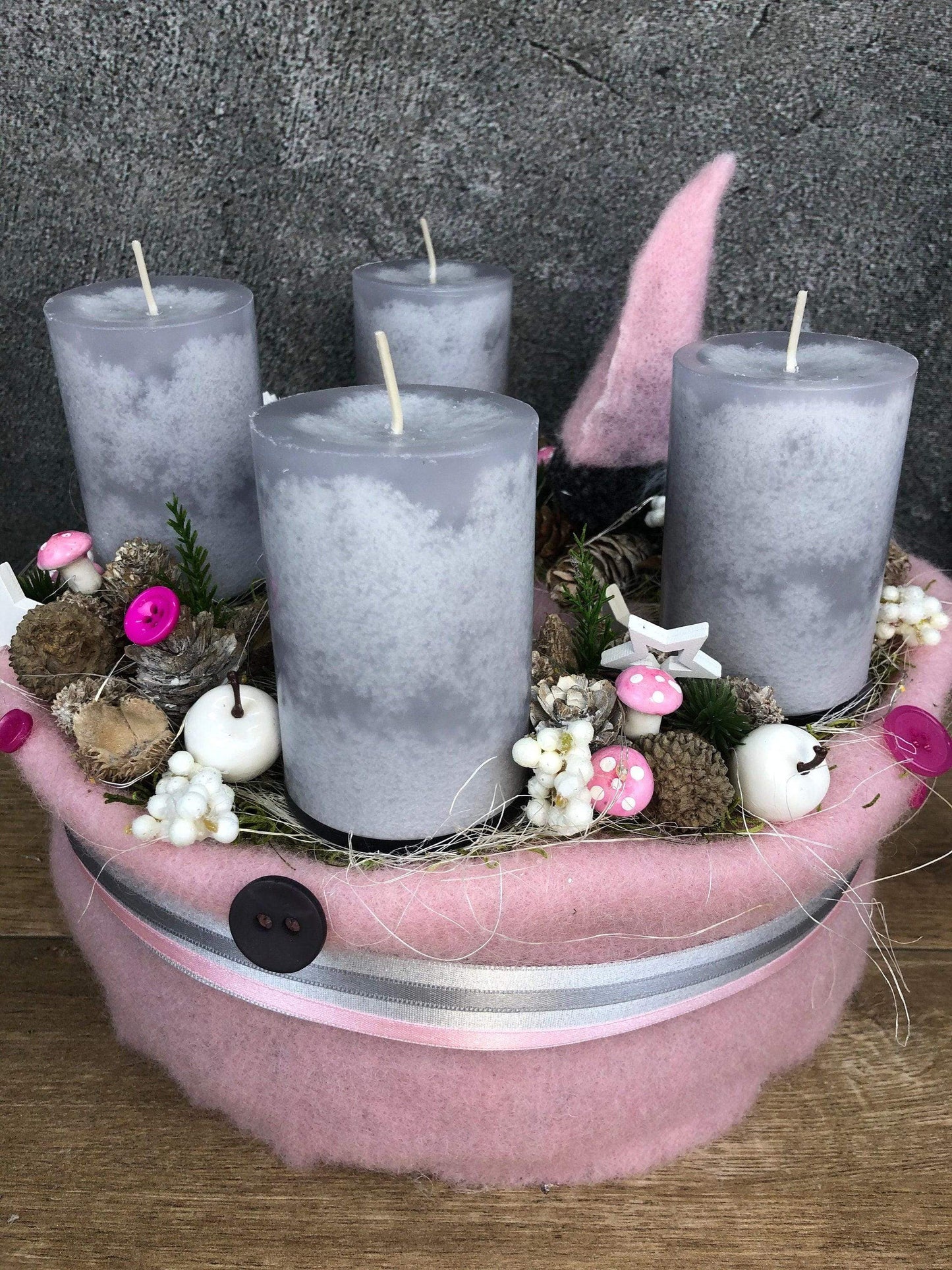 Adventskranz Adventskalender – handgemacht aus Seiden- und Kunstblumen, langlebig & pflegeleicht von SarahsFlowerStudio