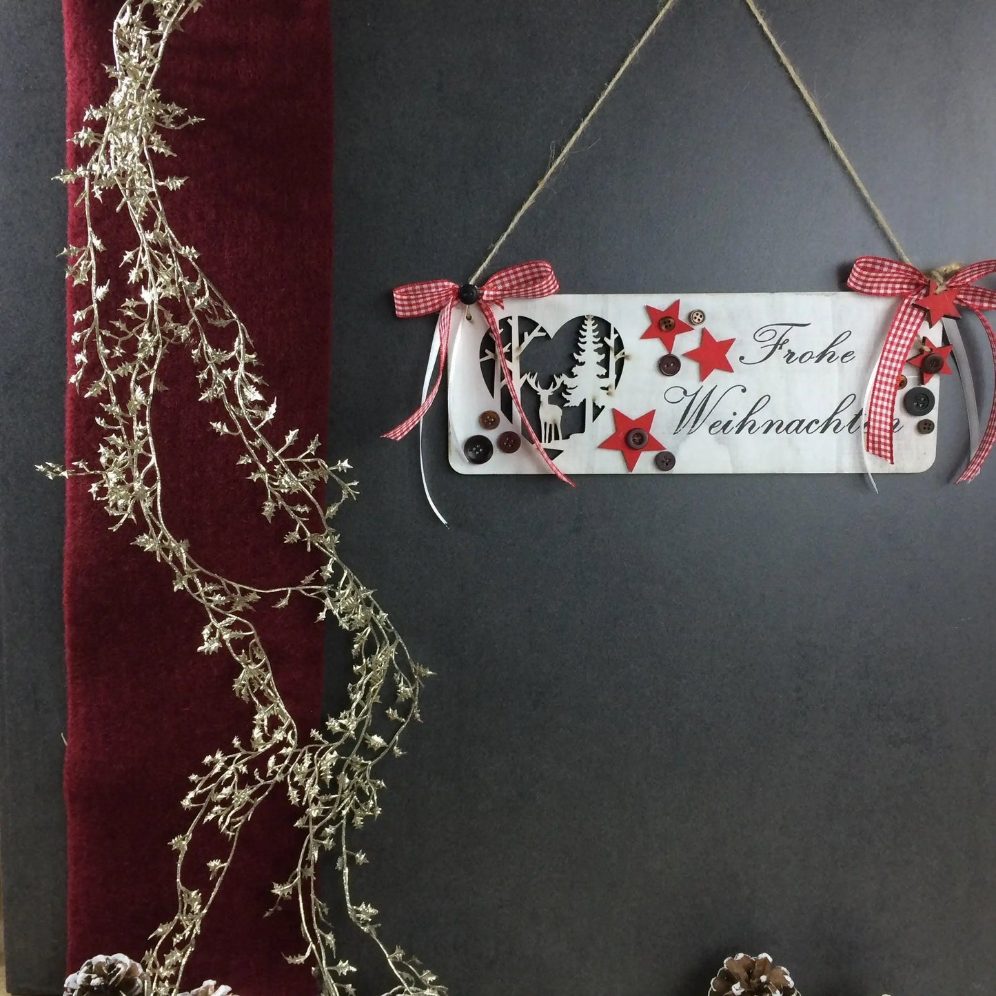 Advent Schild Frohe Weihnachten Türdeko Türschmuck Weihnachten Knöpfe Sterne – handgemacht aus Seiden- und Kunstblumen, langlebig & pflegeleicht von SarahsFlowerStudio
