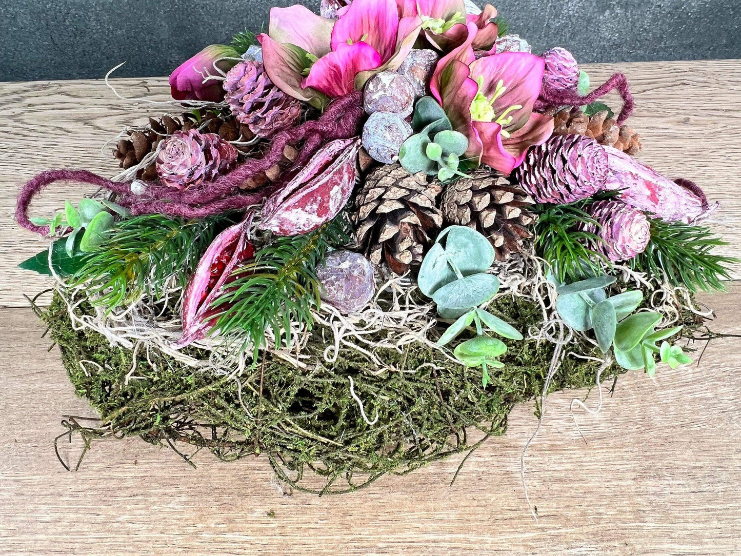 Grabgesteck Grabschmuck Herz Christrose Exoten Tanne Zapfen Hutzeln Allerheiligen Filzschnur Christrosen Grabdeko Grabdekoration – handgemacht aus Seiden- und Kunstblumen, langlebig & pflegeleicht von SarahsFlowerStudio