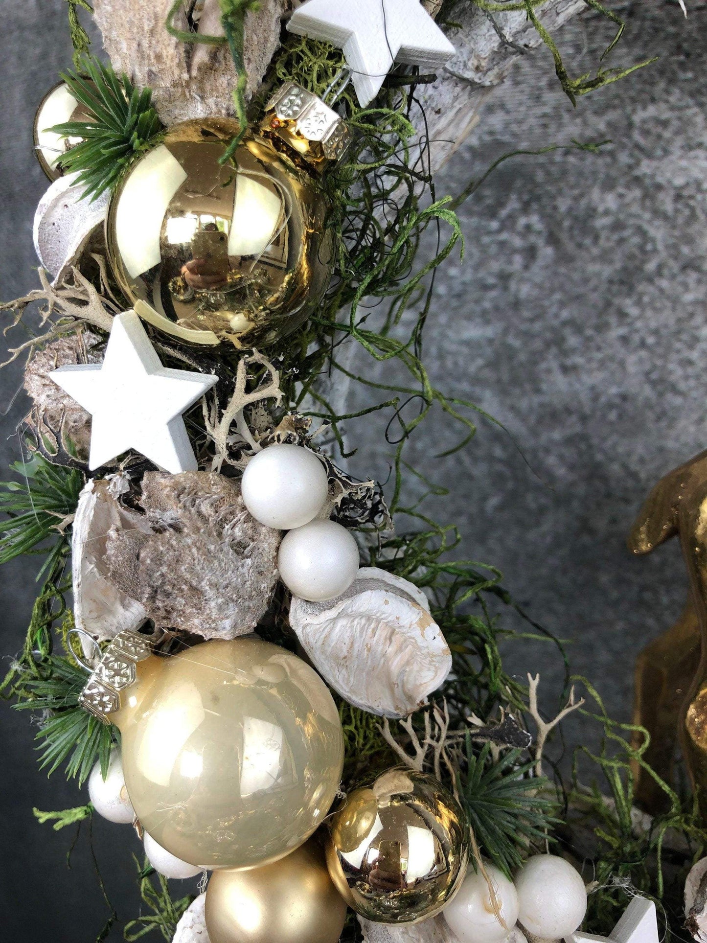 Türkranz Türdeko Türschmuck Weihnachten Weidenkranz Hirsch Zapfen Stern Tanne Band Modern – handgemacht aus Seiden- und Kunstblumen, langlebig & pflegeleicht von SarahsFlowerStudio