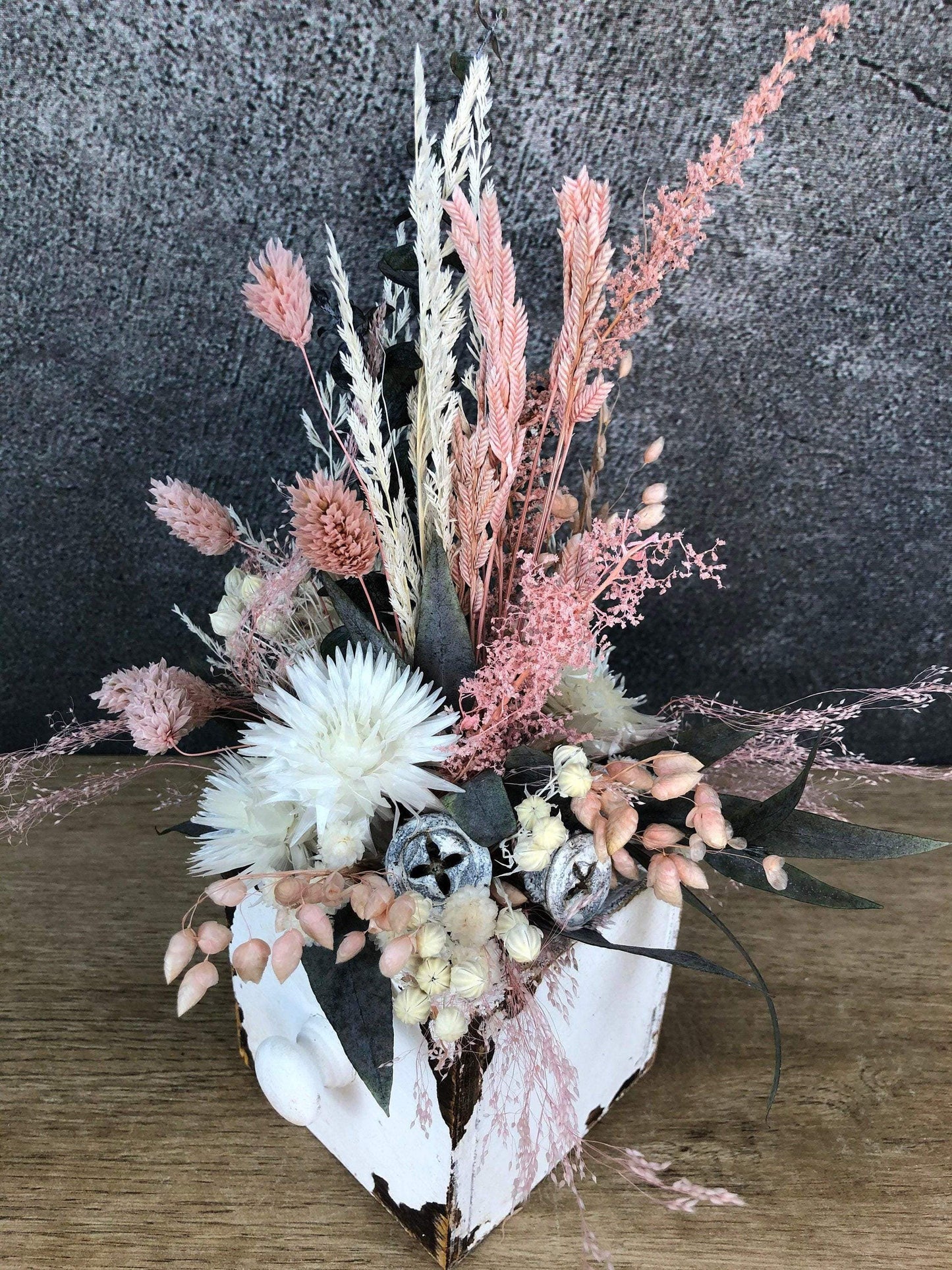 Tischdeko Blumen Tischgesteck Kerze Schublade Gräser Trockenblumen Trockenmaterial Natur natürlich dried bouquet dried Flowers – handgemacht aus Seiden- und Kunstblumen, langlebig & pflegeleicht von SarahsFlowerStudio