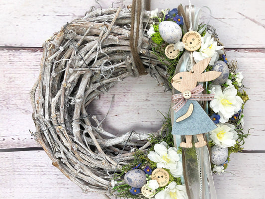 Osterkranz mit Hasen, Eiern & Schleierkraut – Türkranz Frühling Seidenblumen – Türkranz – SarahsFlowerStudio