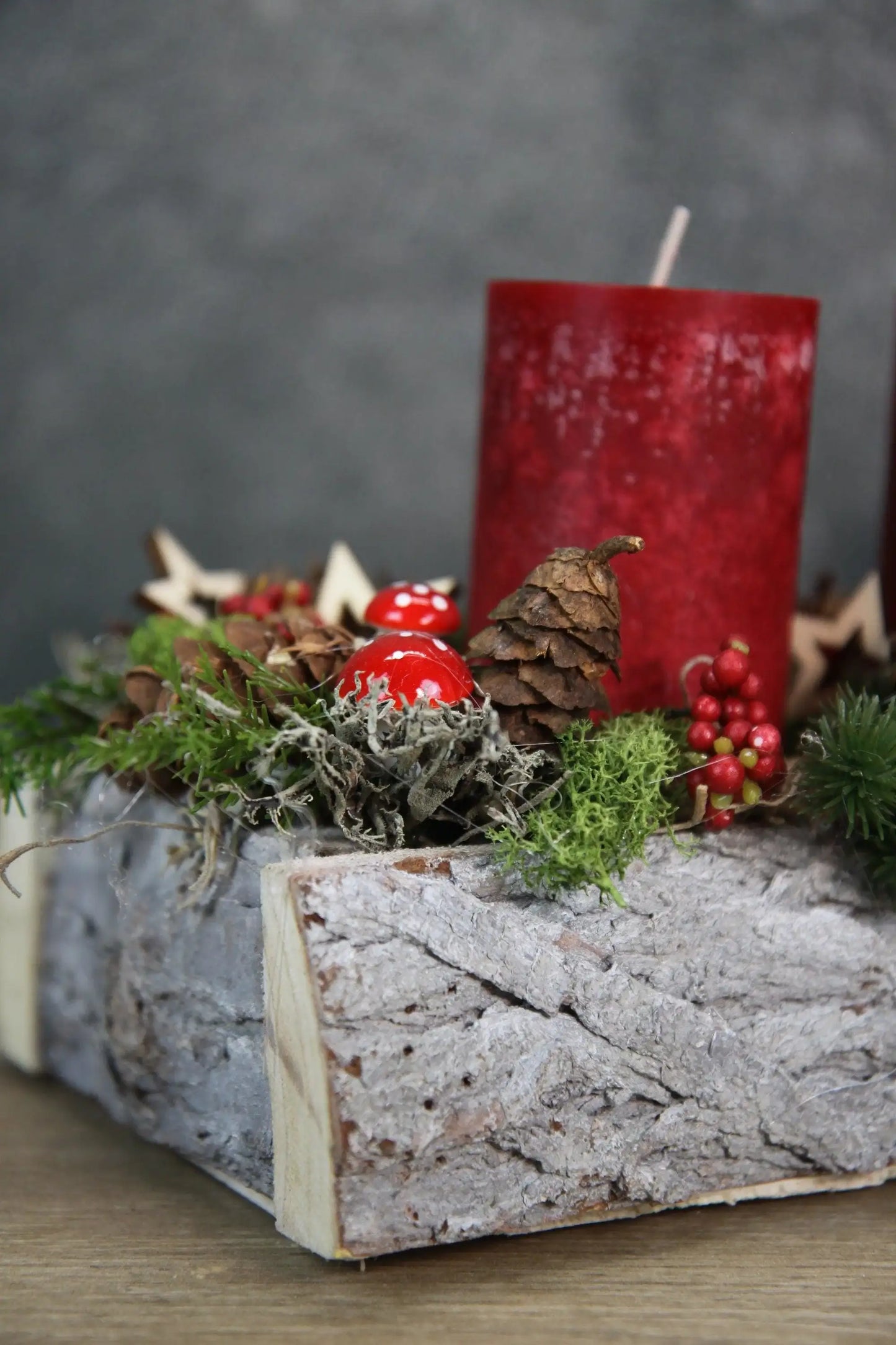Adventskranz Adventskalender Pilze Modern Länglich Apfel Sterne Eicheln Zapfen – handgemacht aus Seiden- und Kunstblumen, langlebig & pflegeleicht von SarahsFlowerStudio