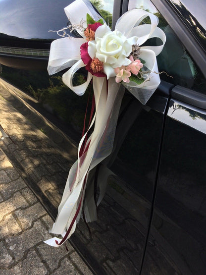 Luxuriöse Autoschleifen für Hochzeiten – Individuell handgefertigte Unikate mit Rosen-Dekoration