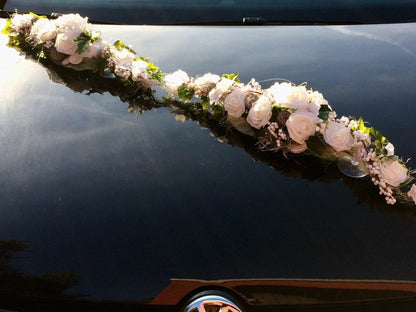 Eleganter handgefertigter Autoschmuck für Ihre Hochzeit