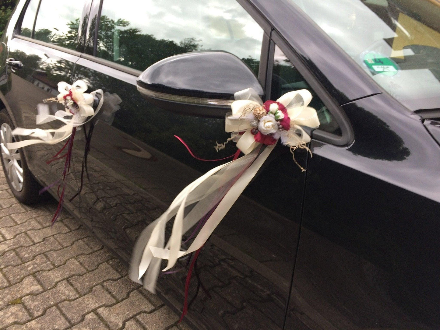 Exklusive Handgefertigte Autoschleifen für Seitenspiegel & Kirchenbänke