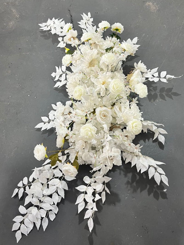 Hortensien und Rosen Seidenblumen Gesteck – hochwertiges weißes Arrangement handgefertigt von SarahsFlowerStudio