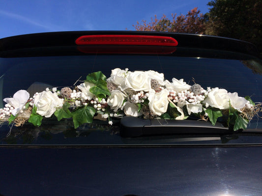 Eleganter handgefertigter Autoschmuck für Ihre Hochzeit