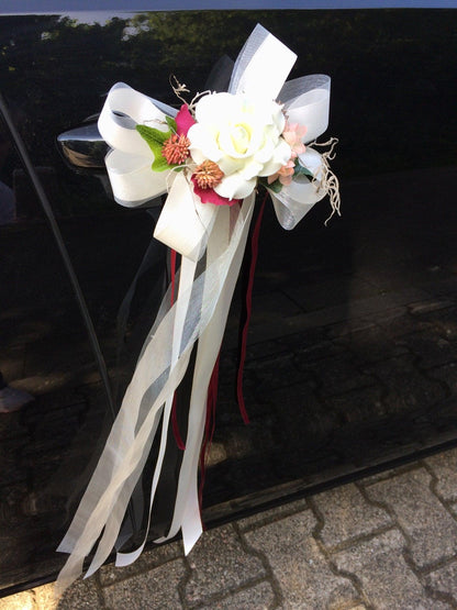 Luxuriöse Autoschleifen für Hochzeiten – Individuell handgefertigte Unikate mit Rosen-Dekoration
