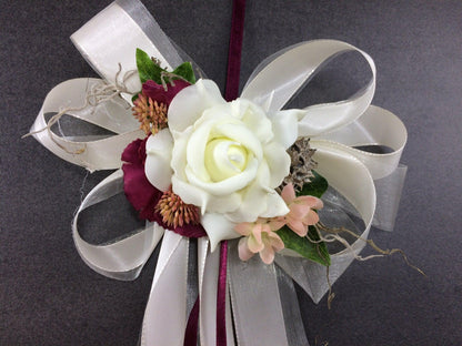 Luxuriöse Autoschleifen für Hochzeiten – Individuell handgefertigte Unikate mit Rosen-Dekoration