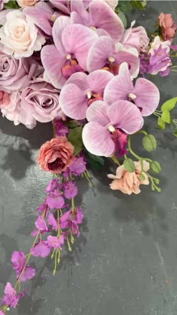 Premium Seidenblumen Gesteck in Flieder & Lila – Rosen, Orchideen & Hortensien (Kopie) – Seidenblumen Gesteck – SarahsFlowerStudio