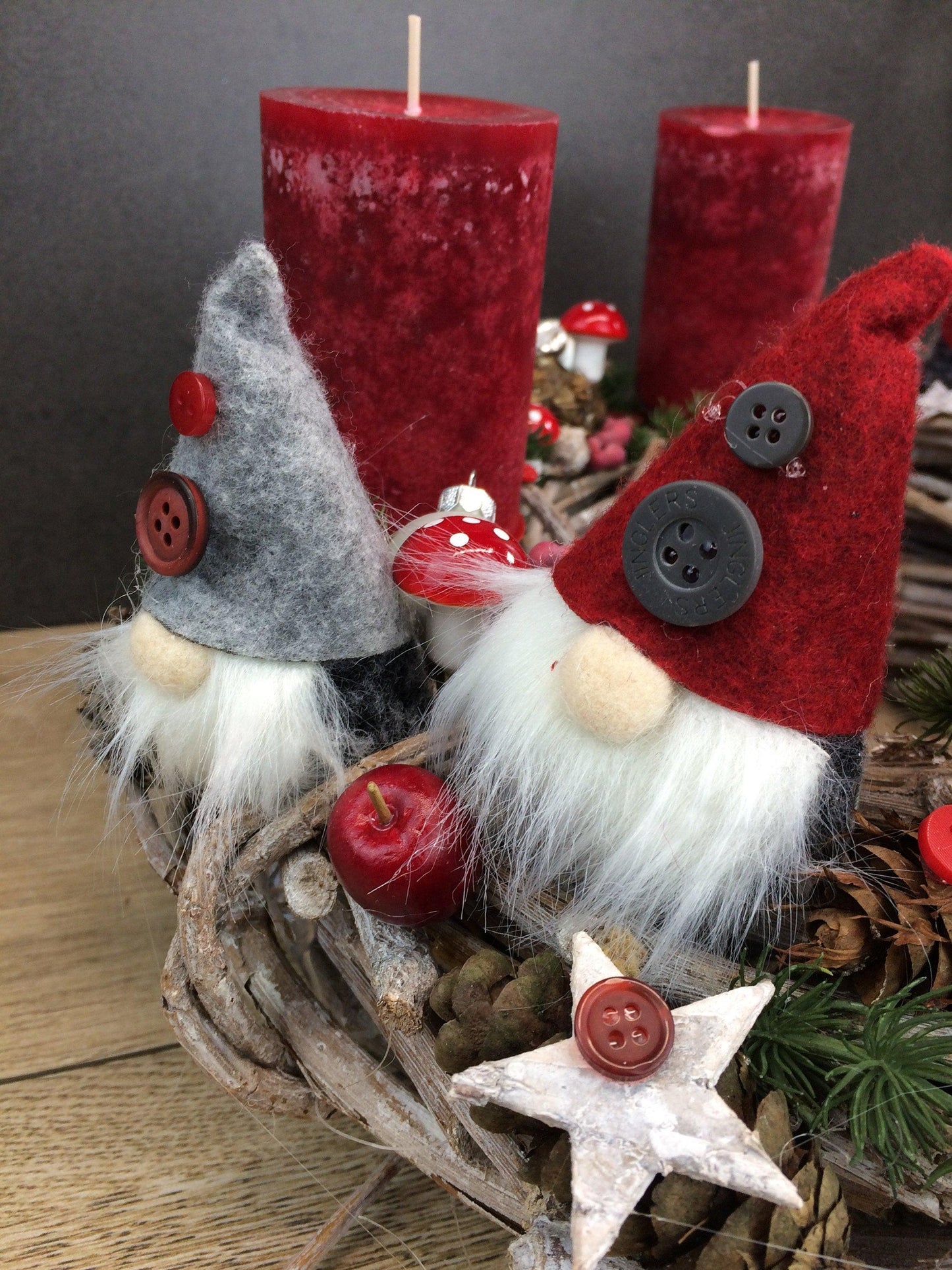 Skandinavischer Adventskranz mit Wichteln - Handgefertigte Weihnachtsdeko