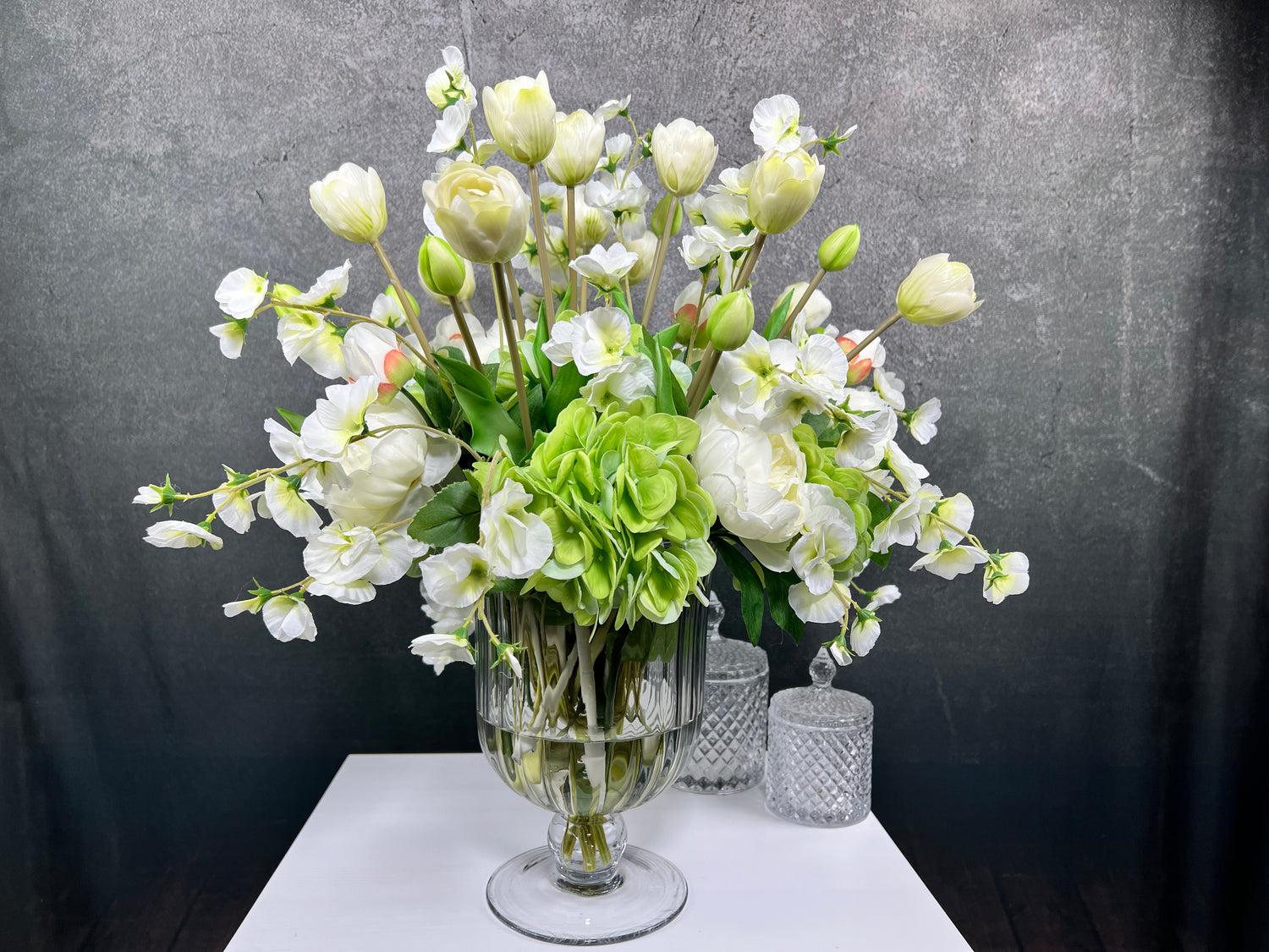 Handarbeit, Florist, Seidenblumen, Künstliche Blumen und Pflanzen, Hochzeit, Grabgestecke, Autogesteck Herz Hochzeit, Trockenblumen, Event, Dekoration, Weihnachtsdekoration, Adventskranz, Weihnachten, Deko, Türkranz, Kranz, Gesteck, Blumen, Wedding No alt text